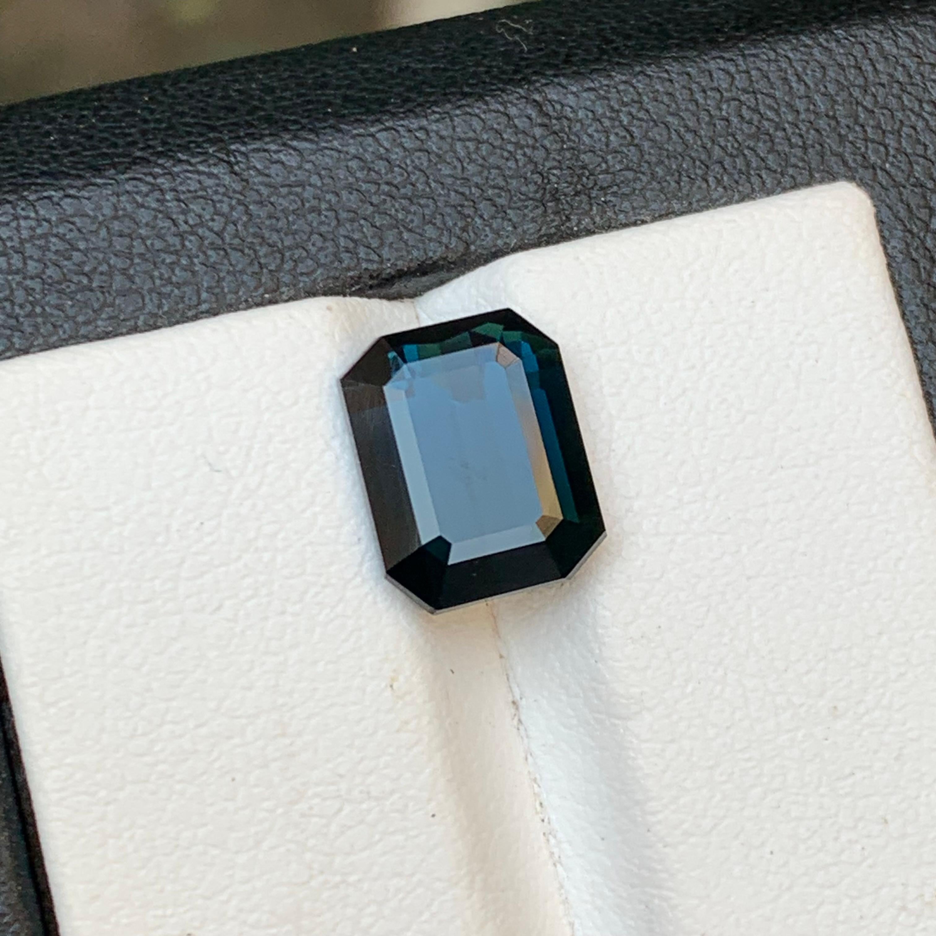 Taille émeraude Bague en tourmaline naturelle bleu indicolite foncé, pierre précieuse non sertie, taille émeraude 4,25 carats en vente