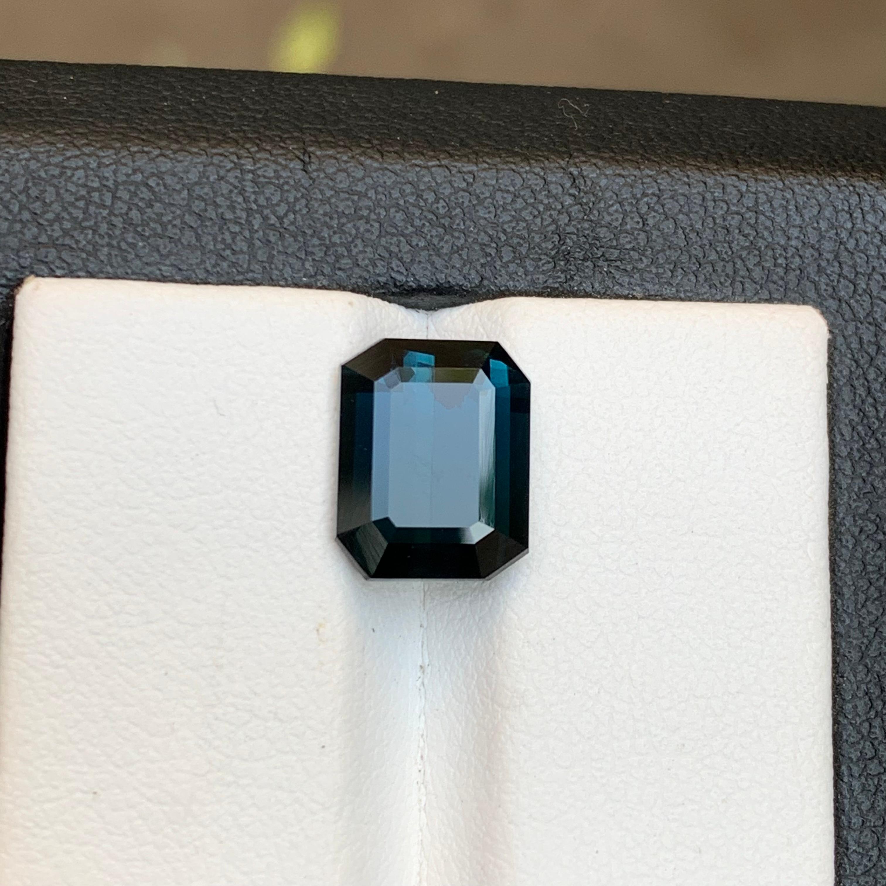 Bague en tourmaline naturelle bleu indicolite foncé, pierre précieuse non sertie, taille émeraude 4,25 carats en vente 3
