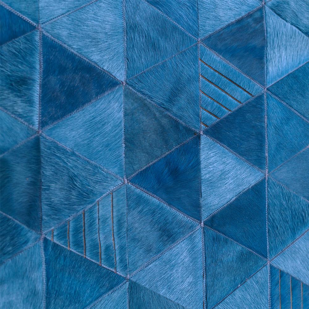 Dunkler runder Trilogia Rindsleder-Teppich aus Jade, anpassbar, dunkel im Zustand „Neu“ im Angebot in Charlotte, NC