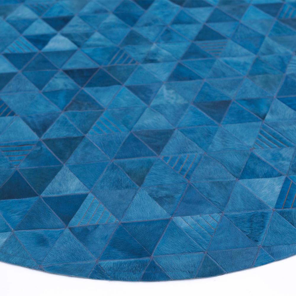 Dunkler runder Trilogia Rindsleder-Teppich aus Jade, anpassbar, dunkel (21. Jahrhundert und zeitgenössisch) im Angebot