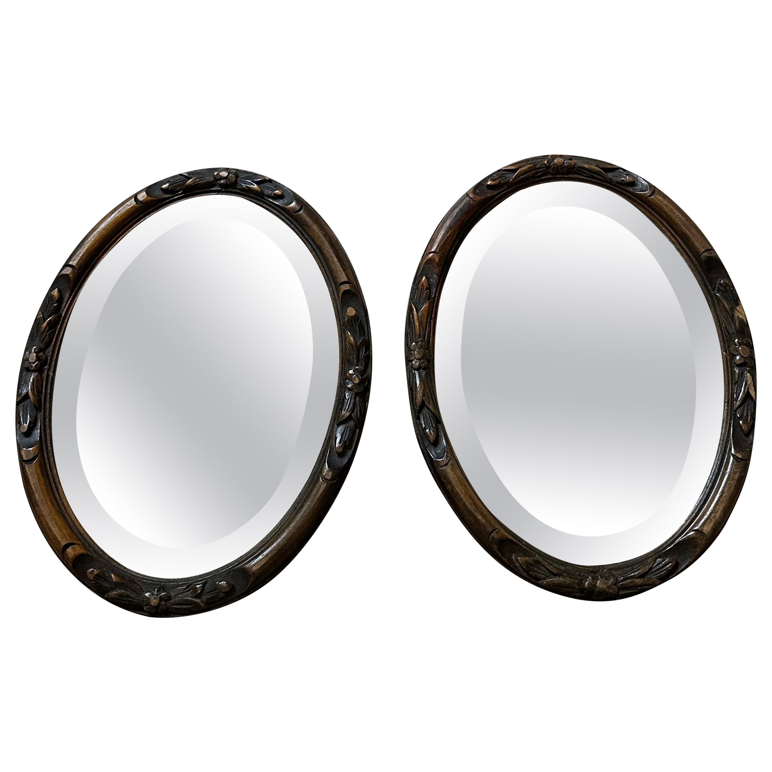 Ensemble de 2 miroirs muraux ovales en bois sculpté laqué foncé, Chinoiserie, 1920 en vente
