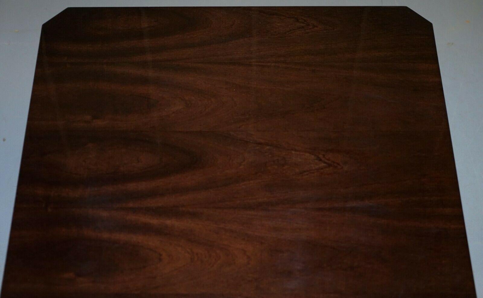 Table basse ou grande lampe d'appoint en bois de feuillus foncé Bevan Funnell pour table à vin en vente 2