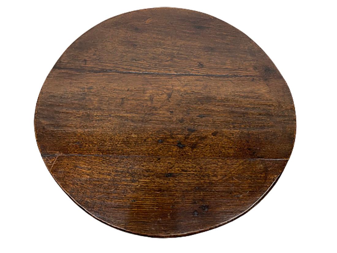 Dark Oak 18th Century Tilt-Top Tripod Table In Good Condition For Sale In Delft, NL