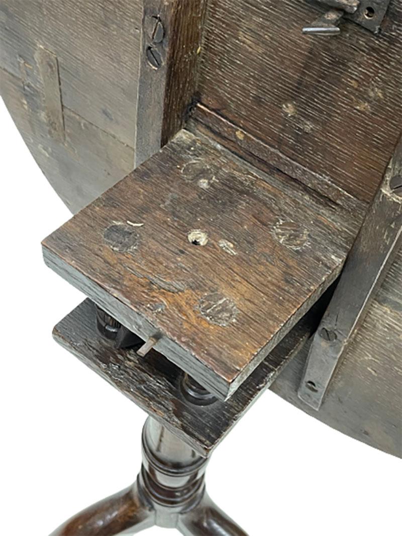 Dark Oak 18th Century Tilt-Top Tripod Table For Sale 1