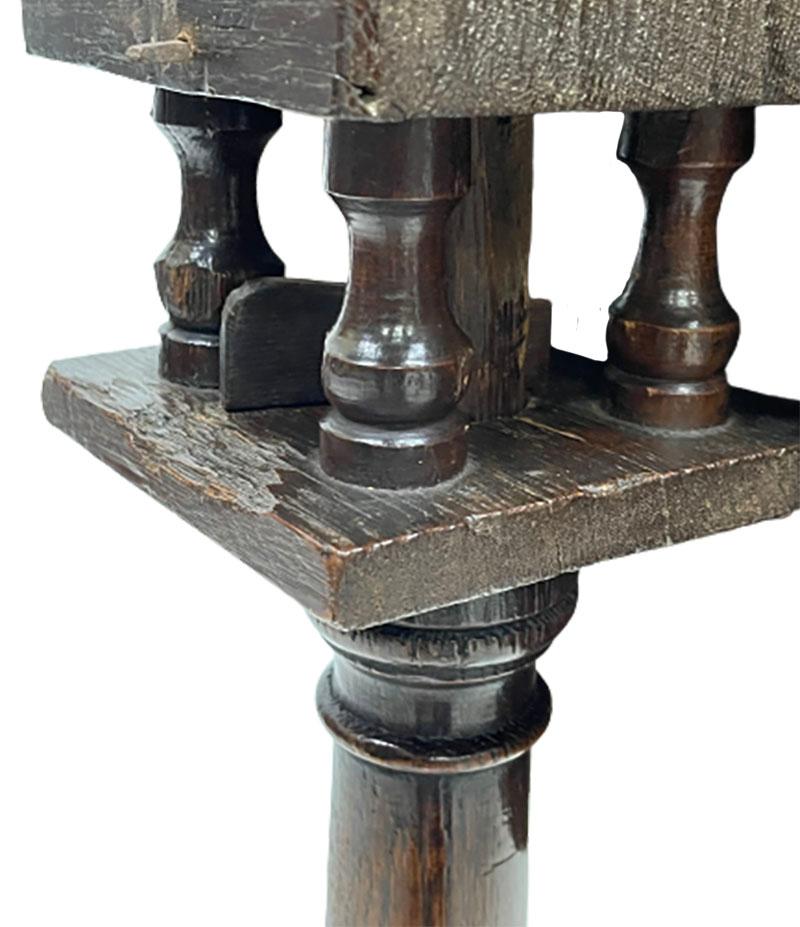 Dark Oak 18th Century Tilt-Top Tripod Table For Sale 3