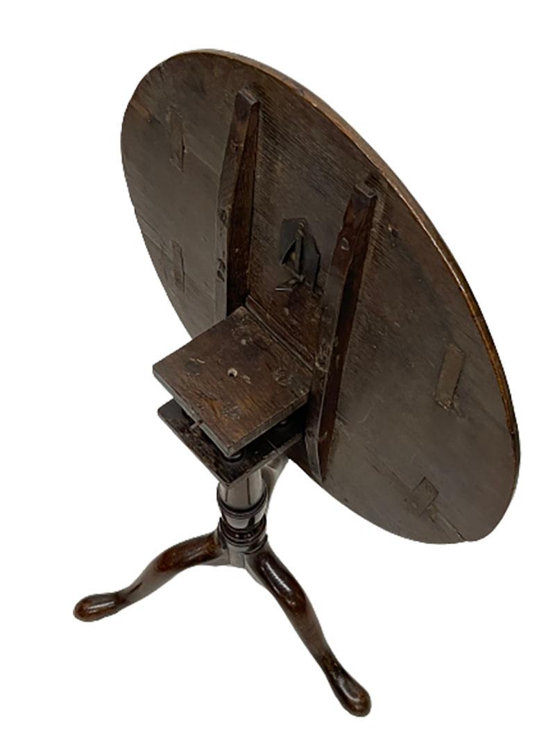 Dark Oak 18th Century Tilt-Top Tripod Table For Sale 4