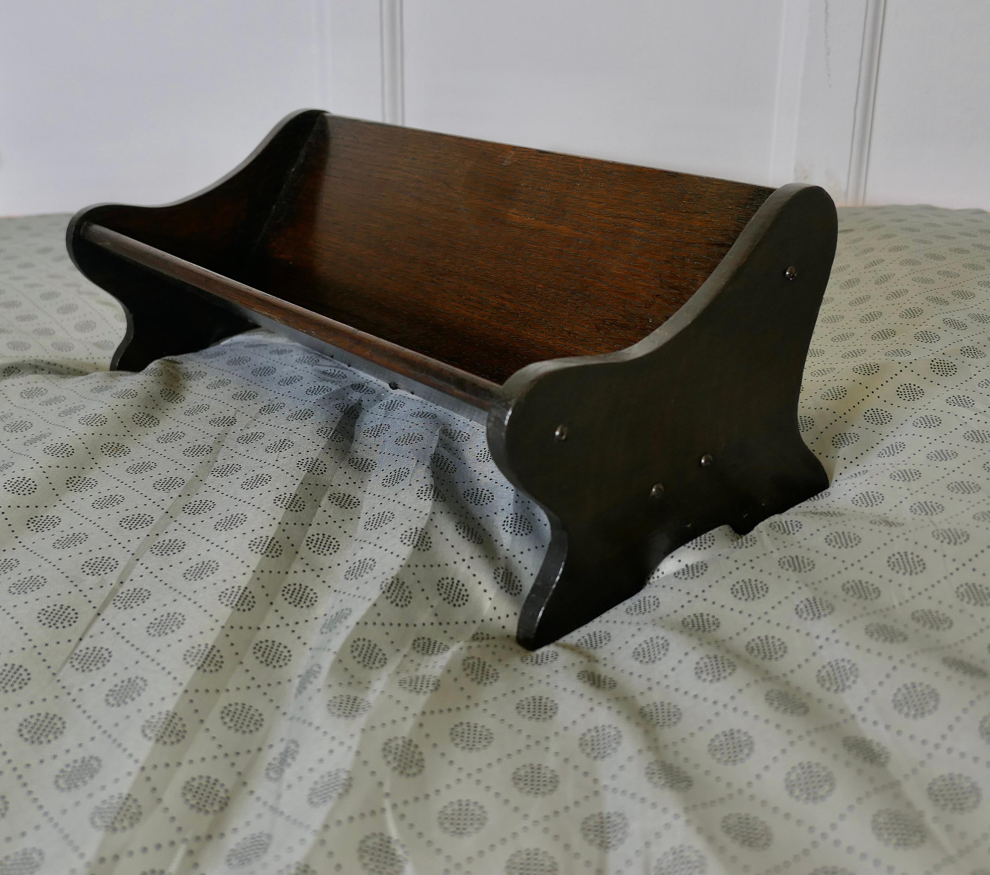 
Dark Oak Desk Top Book Trough 

A useful piece made in dark oak and ideal to hold a few books on your desk or bedside 
The trough  is 7” high, 16” wide and 8” deep
TNG140