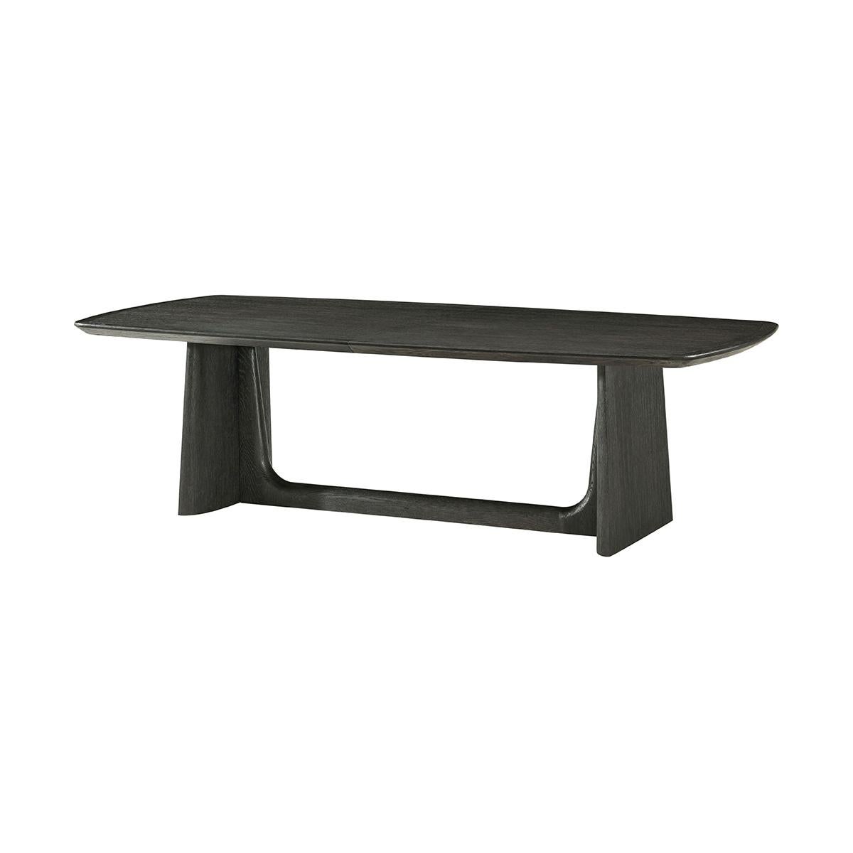 Esta mesa combina una elegante modernidad con una elegancia atemporal, lo que la convierte en un complemento perfecto para cualquier hogar contemporáneo. Con capacidad para 8 a 12 personas. La mesa presenta un diseño extensible, que permite