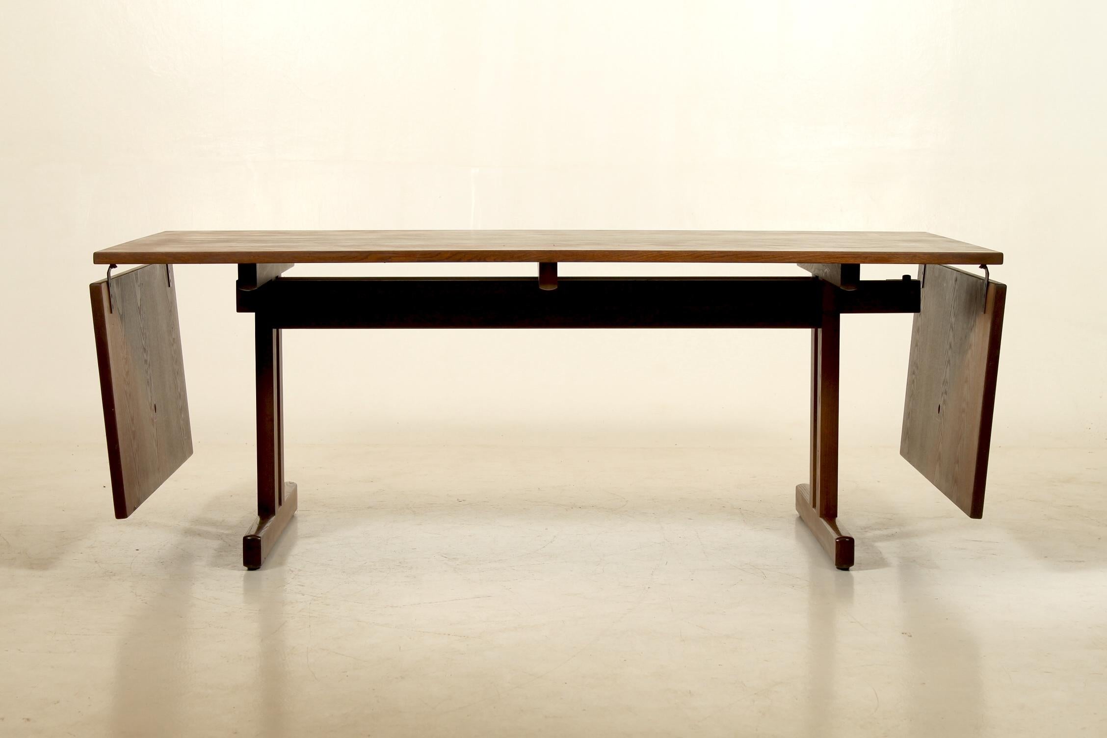 Model GE-527 dark oak Shaker Table with drop leafs by Hans J. Wegner. Produced by Getama, Denmark.
Max length 290 cm. Each leaf measures 50 cm.