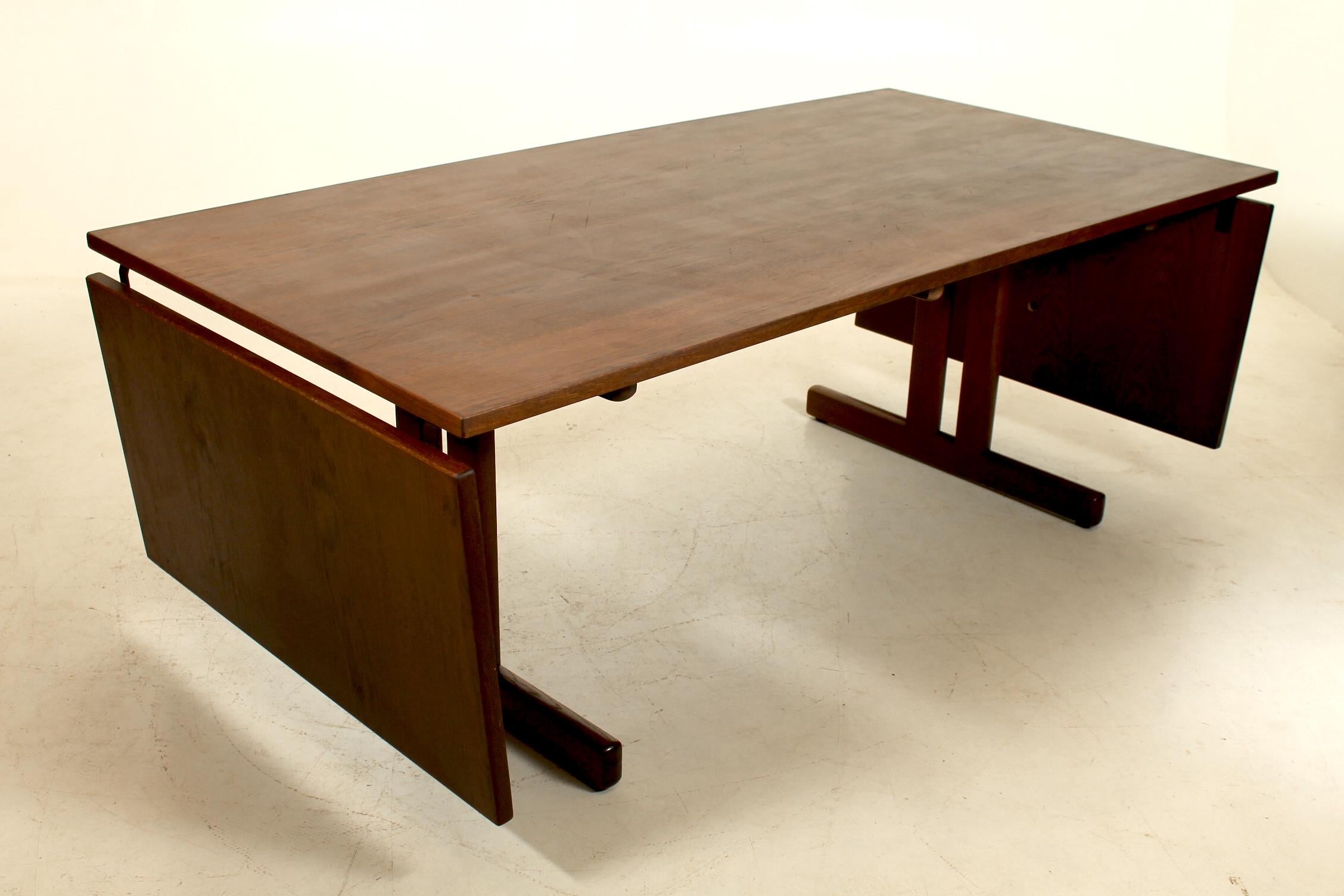 Danish Dark oak Shaker drop-leaf dining table by Hans Wegner, Denmark.