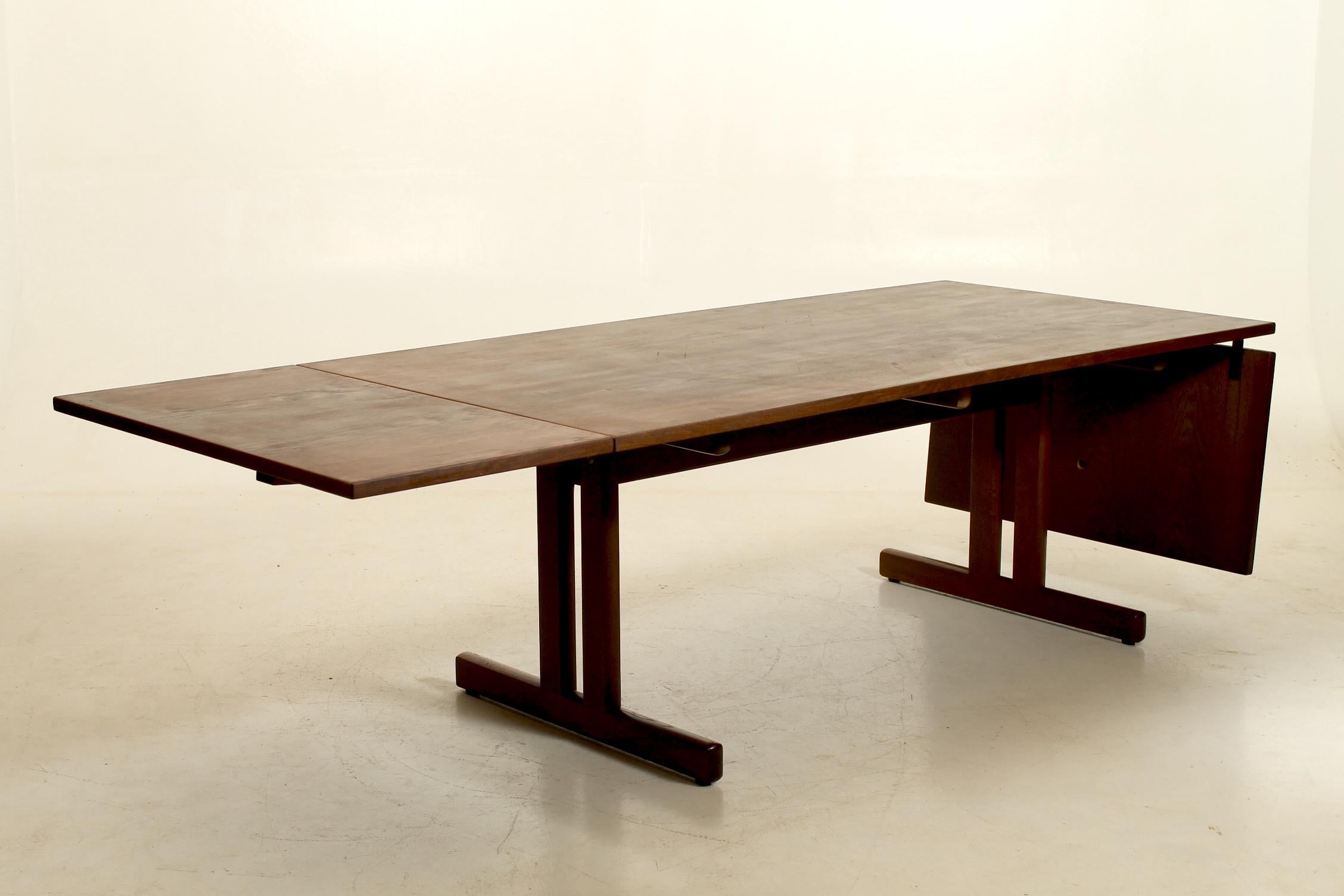 Oak Dark oak Shaker drop-leaf dining table by Hans Wegner, Denmark.