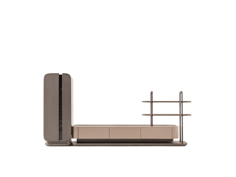 ALO TV-Medienkonsole aus dunklem Oak Wood mit Lack und strukturiertem  Glasschrank im Angebot bei 1stDibs Deutschland