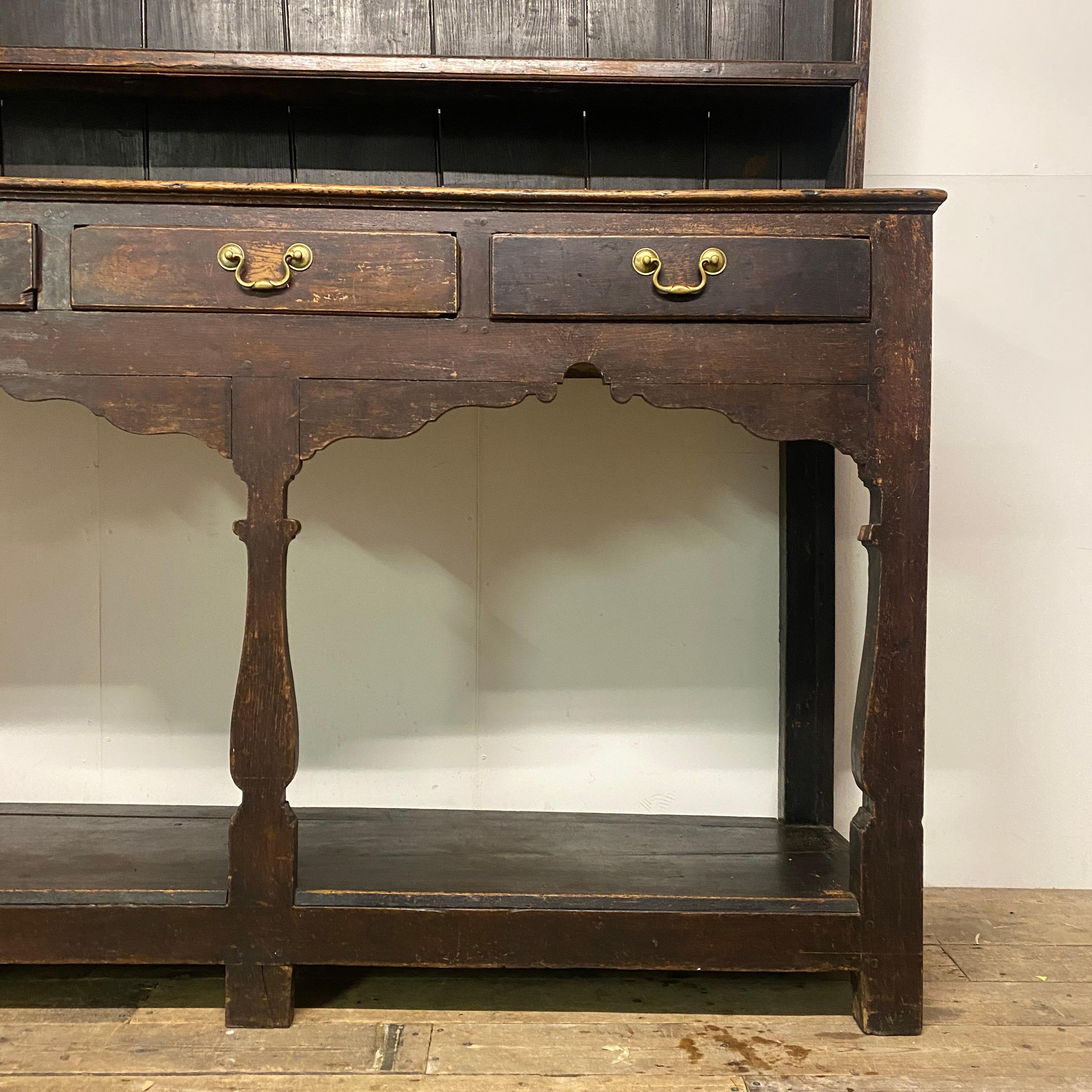 Dark Oak Wood Dresser Base and Display shelves  Antique Pot Stand Dresser In Good Condition In London, GB