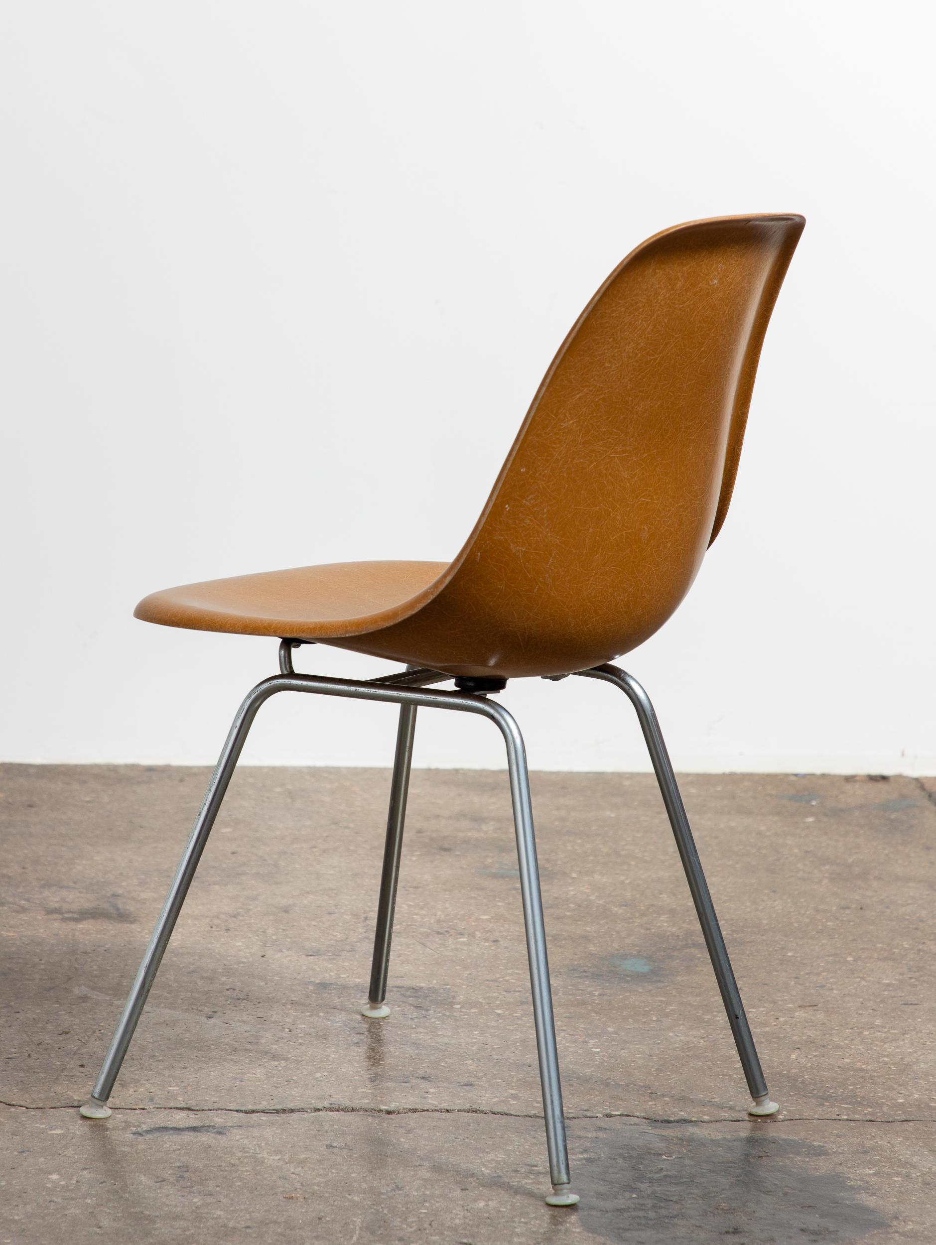 Dark Ochre Yellow Mustard Eames Herman Miller Vintage Fiberglass Shell Chairs In Good Condition For Sale In Brooklyn, NY