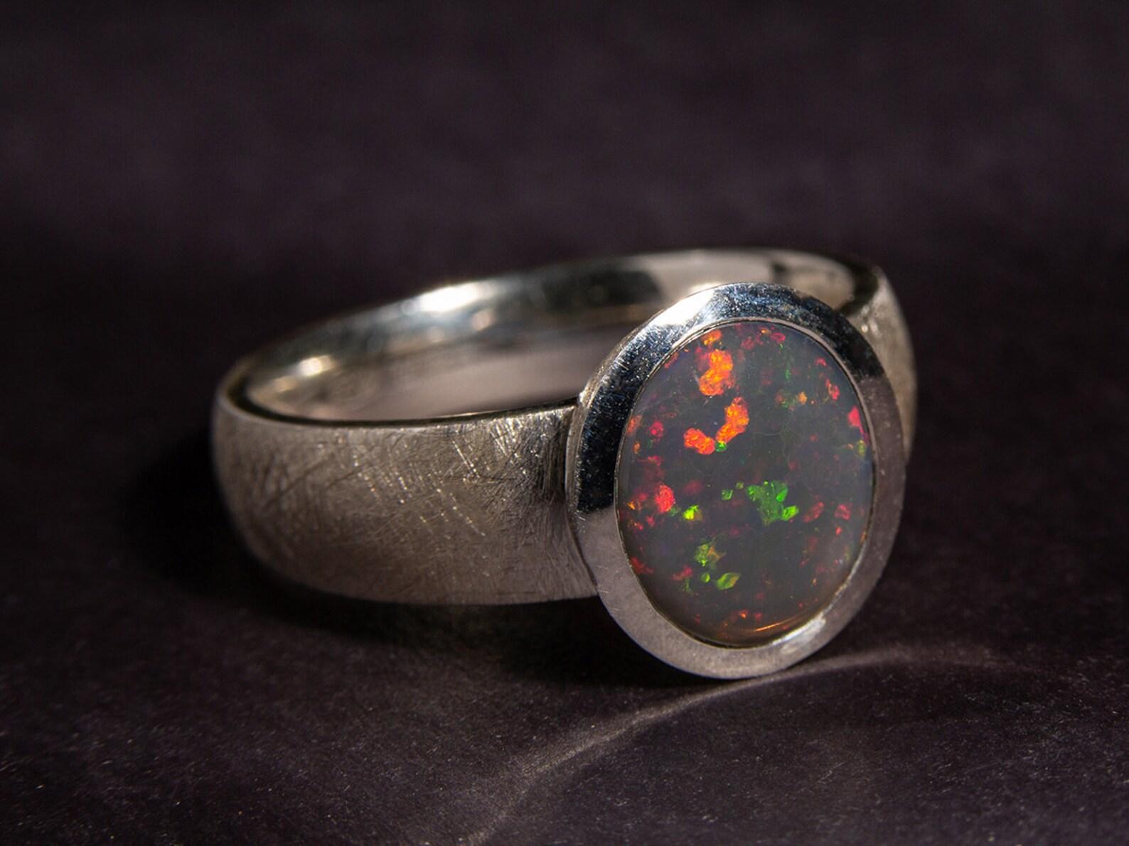 Anello di opale scuro in argento Opalescenza australiana multicolore Regalo di nozze moglie opali in vendita 3