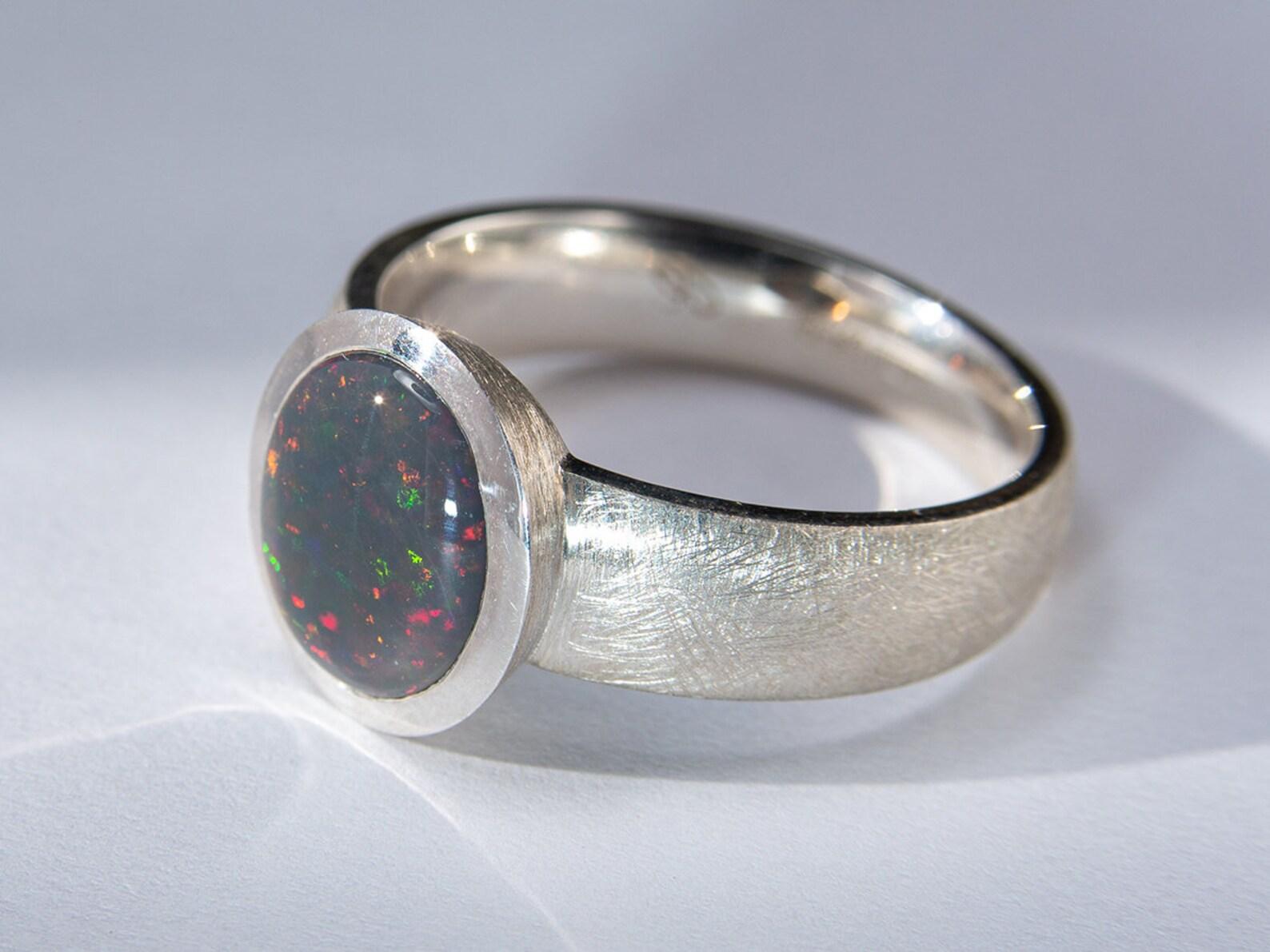 Dark Opal Ring silver Polychrome Multicolor Opalescence Valentines day gift In New Condition For Sale In Berlin, DE