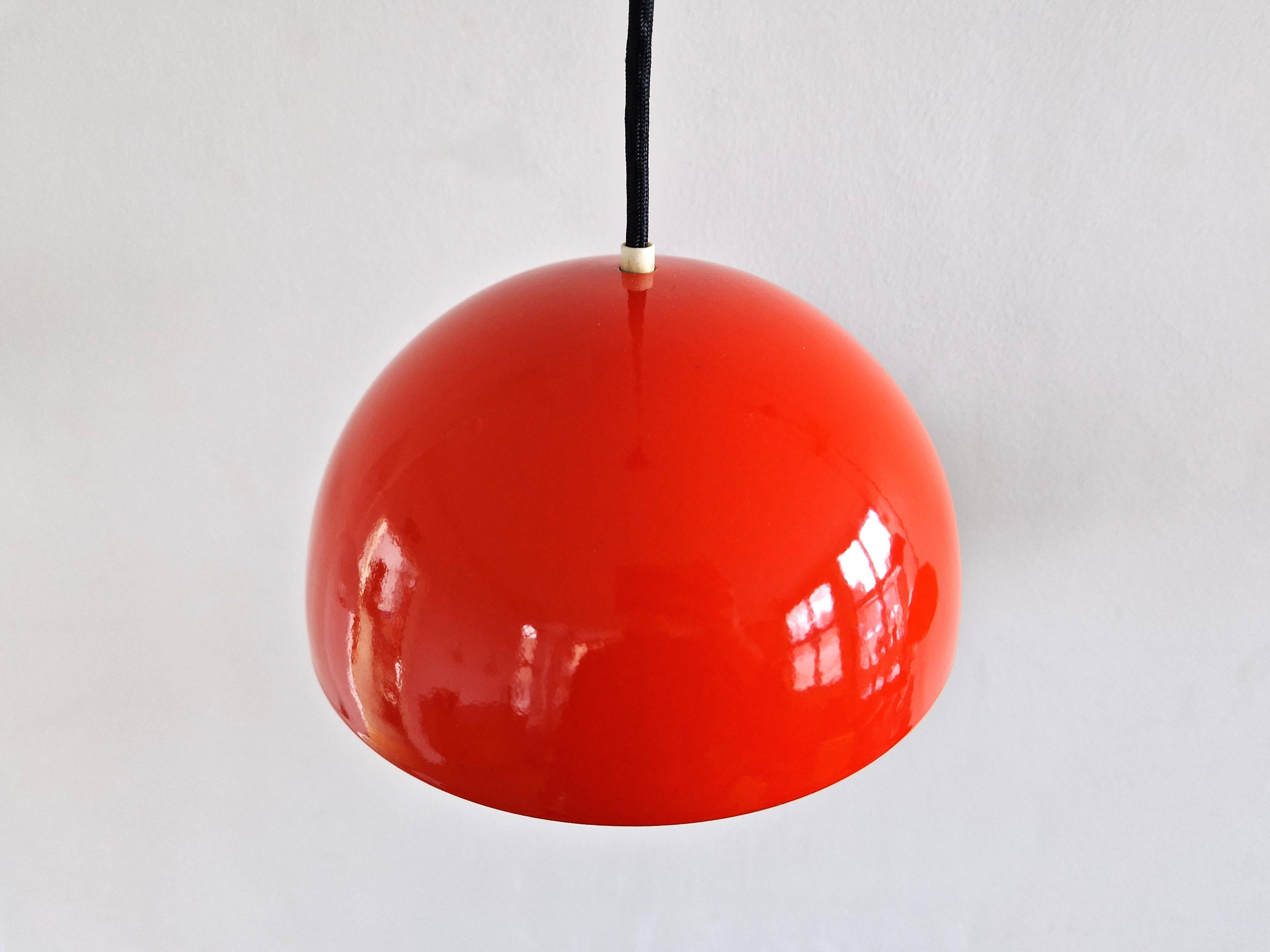 Mid-Century Modern Dark orange Flowerpot pendant lamp by Verner Panton for Louis Poulsen For Sale