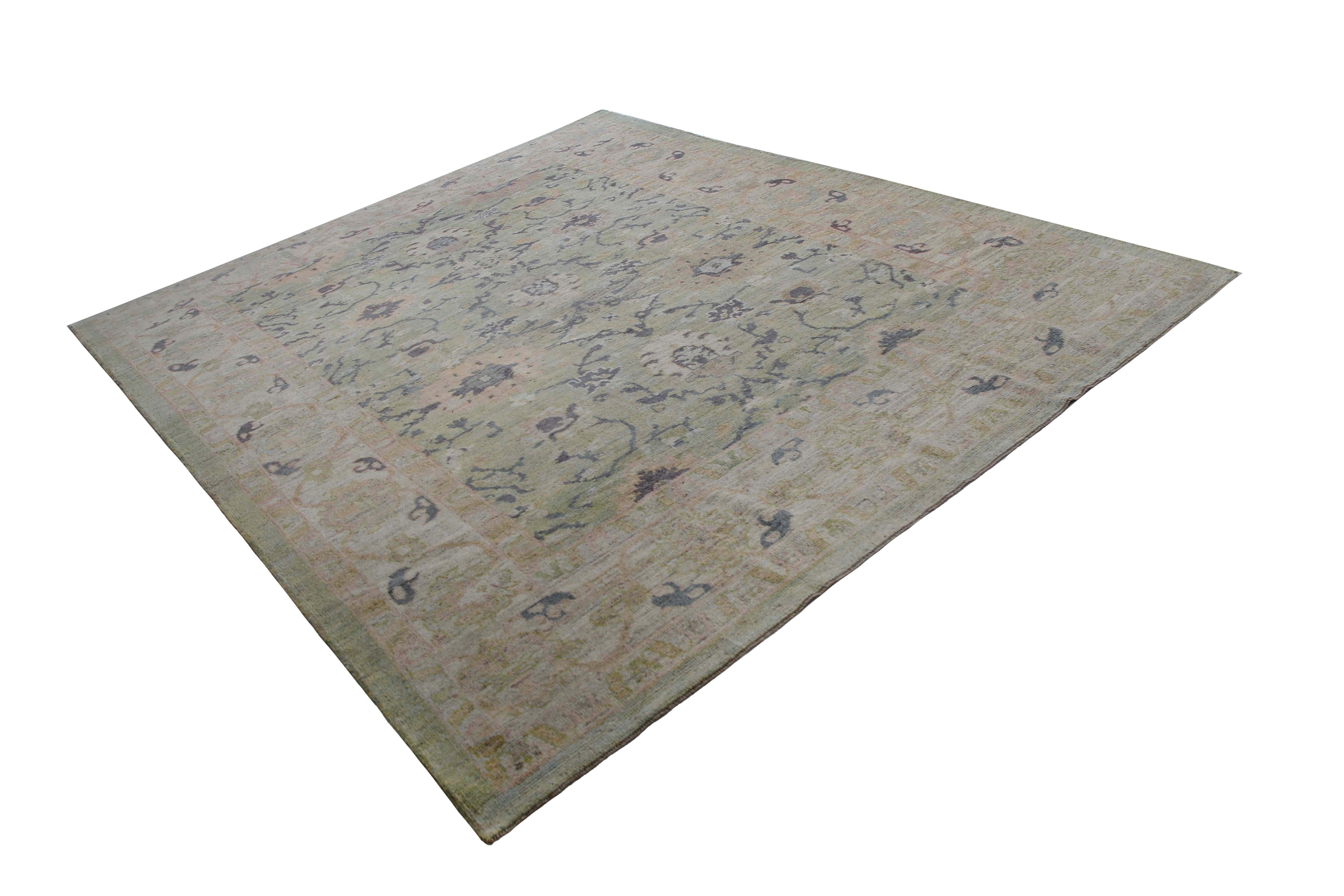 Tapis d'Oushak turc Pops of Color en vente 1