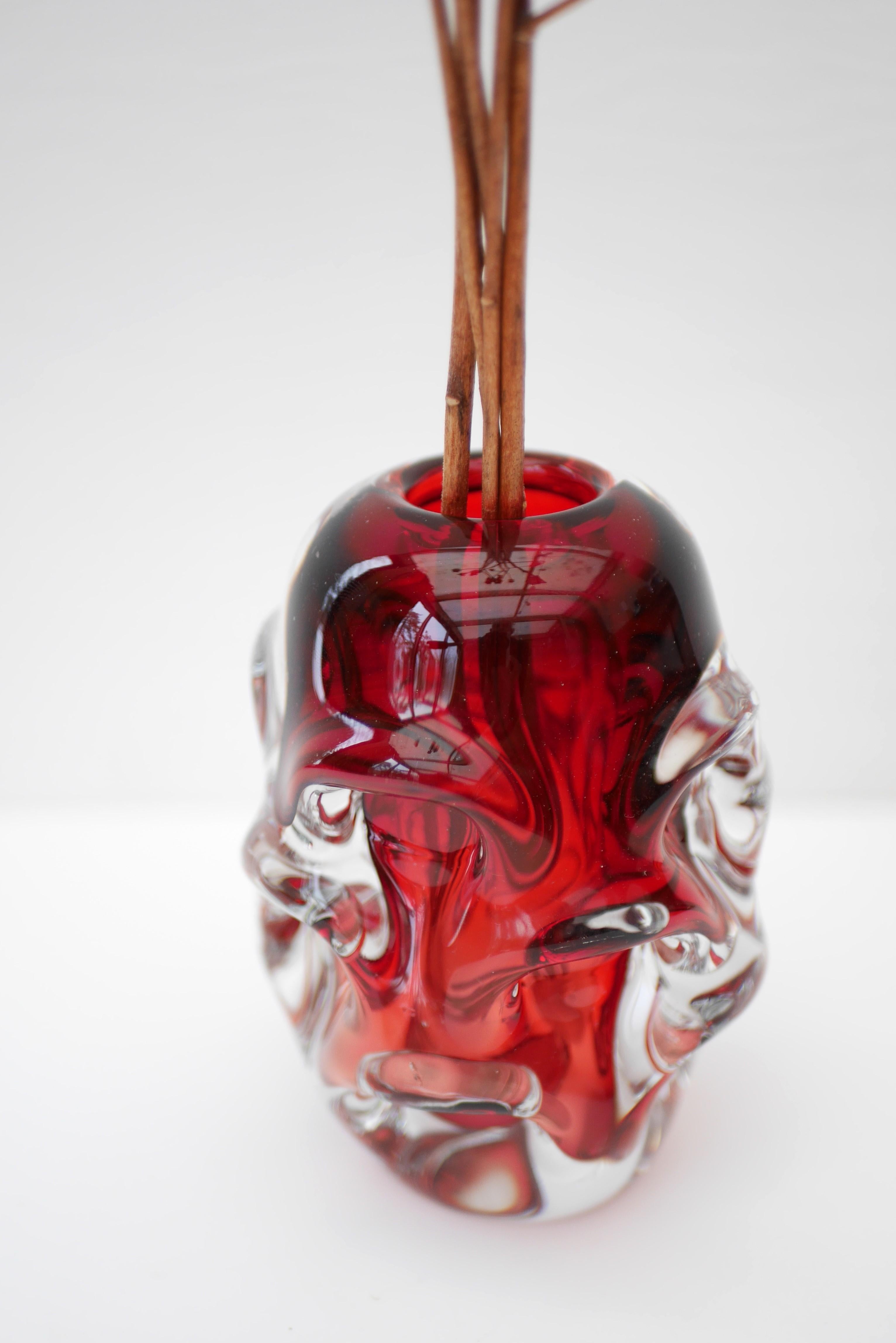Dark Raspberry Pink Art Glass Vase by Börne Augustsson for Åseda, Sweden For Sale 1