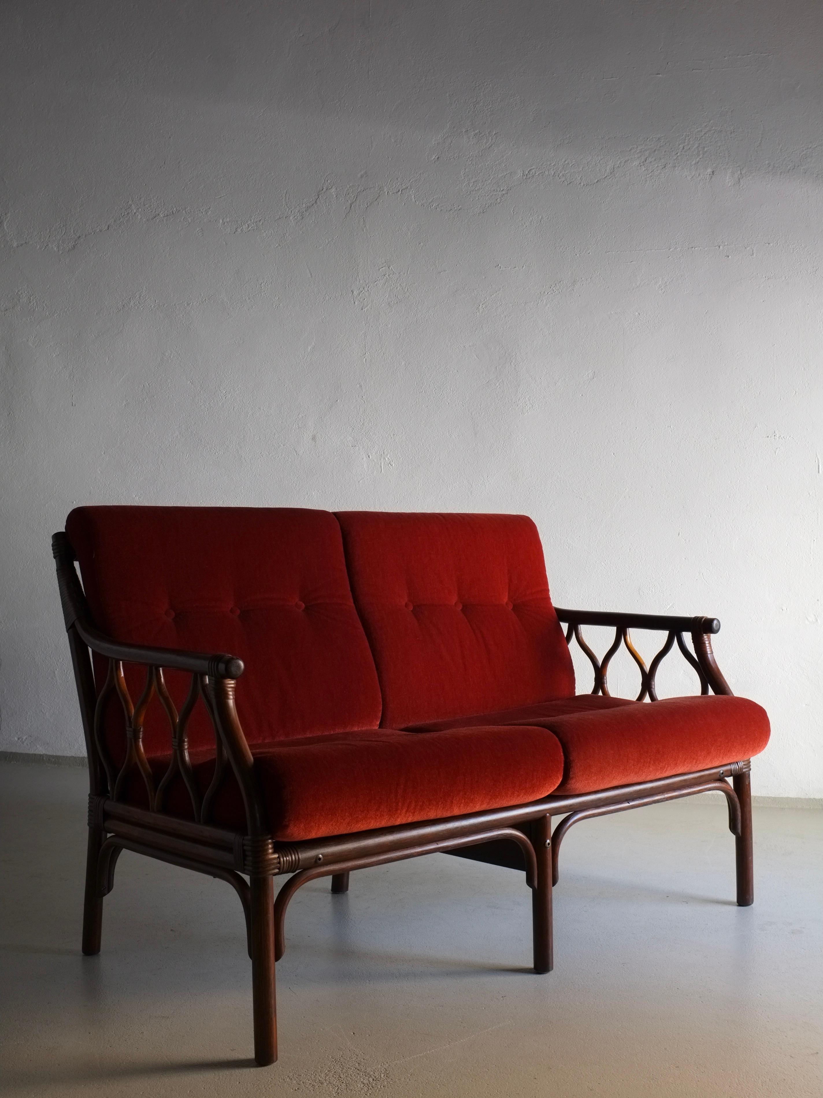 Dunkles 2-Sitzer-Sofa aus Rattan, 1980er-Jahre (Hollywood Regency) im Angebot