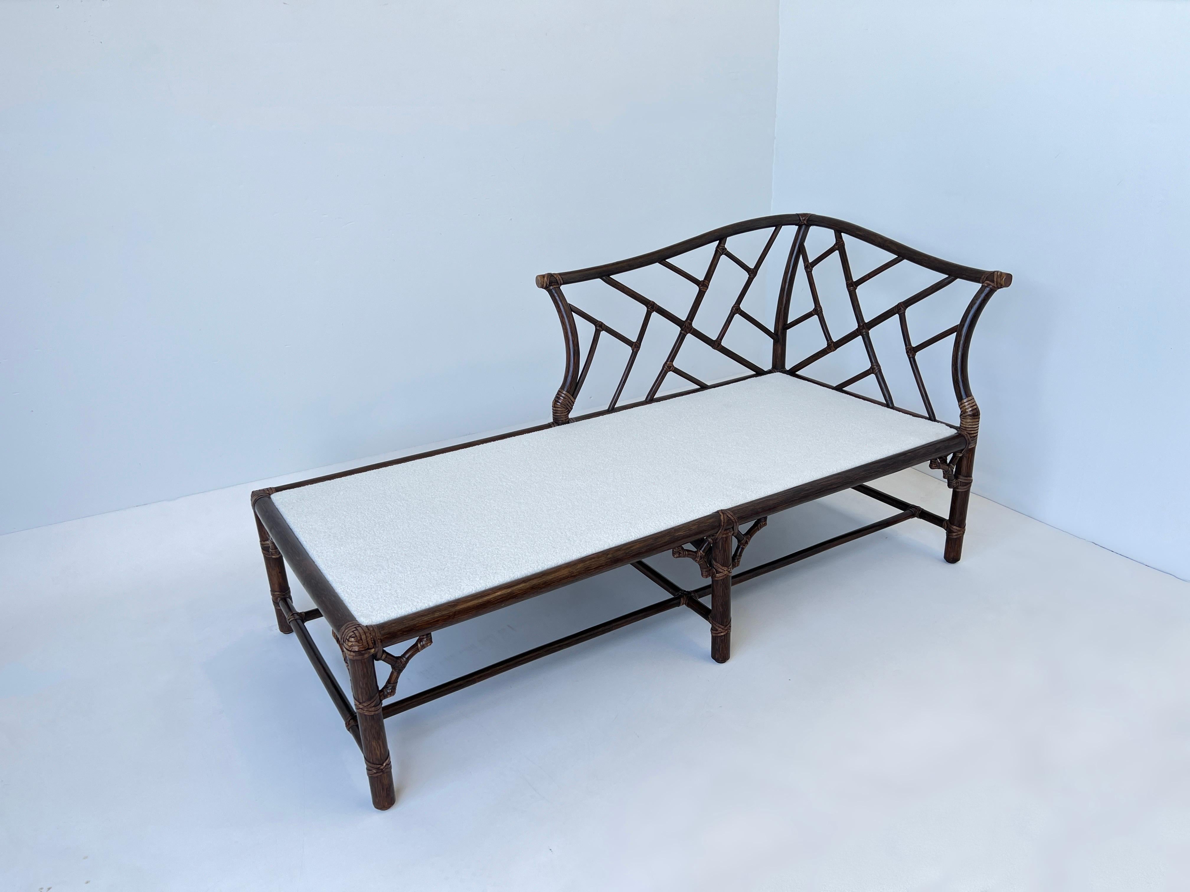 Fine XX secolo Daybed in rattan scuro e bouclè bianco di McGuire in vendita