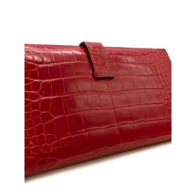 Dark red Alligator pave diamond clasp long wallet In Good Condition For Sale In London, GB