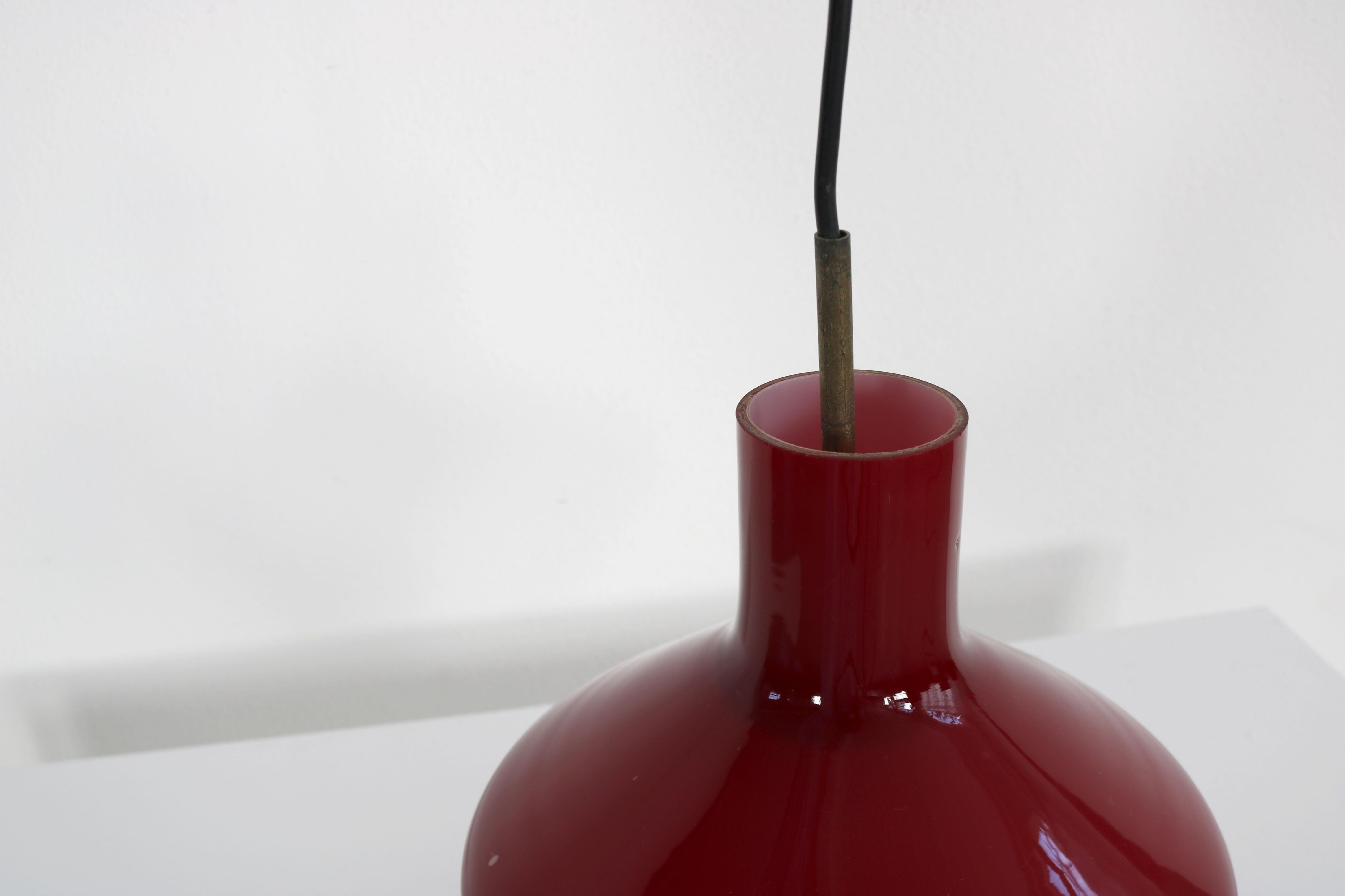 Dark red Italien Murano glass pendant light from the 1950s. For Sale 5