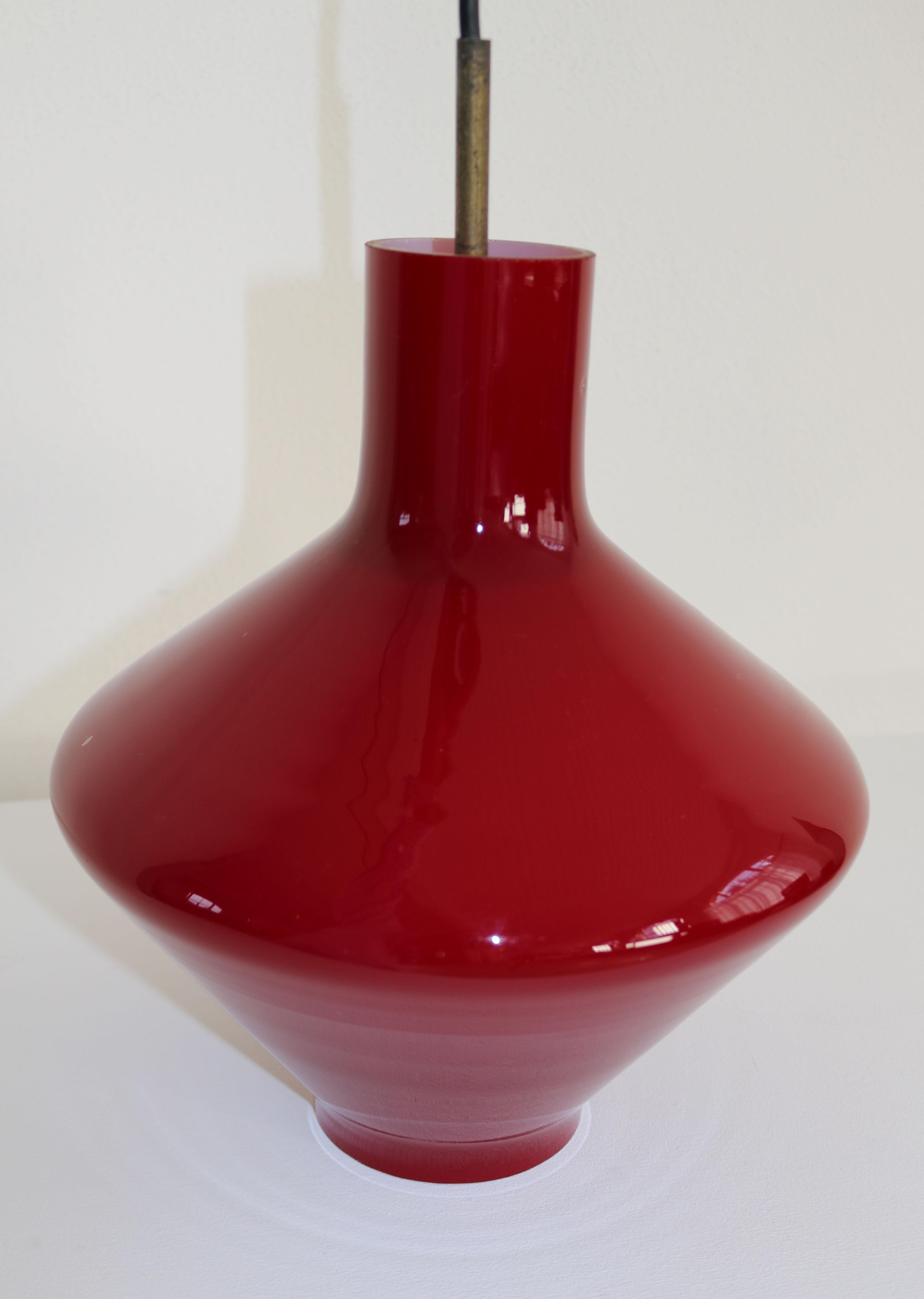 Mid-Century Modern Dark red Italien Murano glass pendant light from the 1950s. For Sale