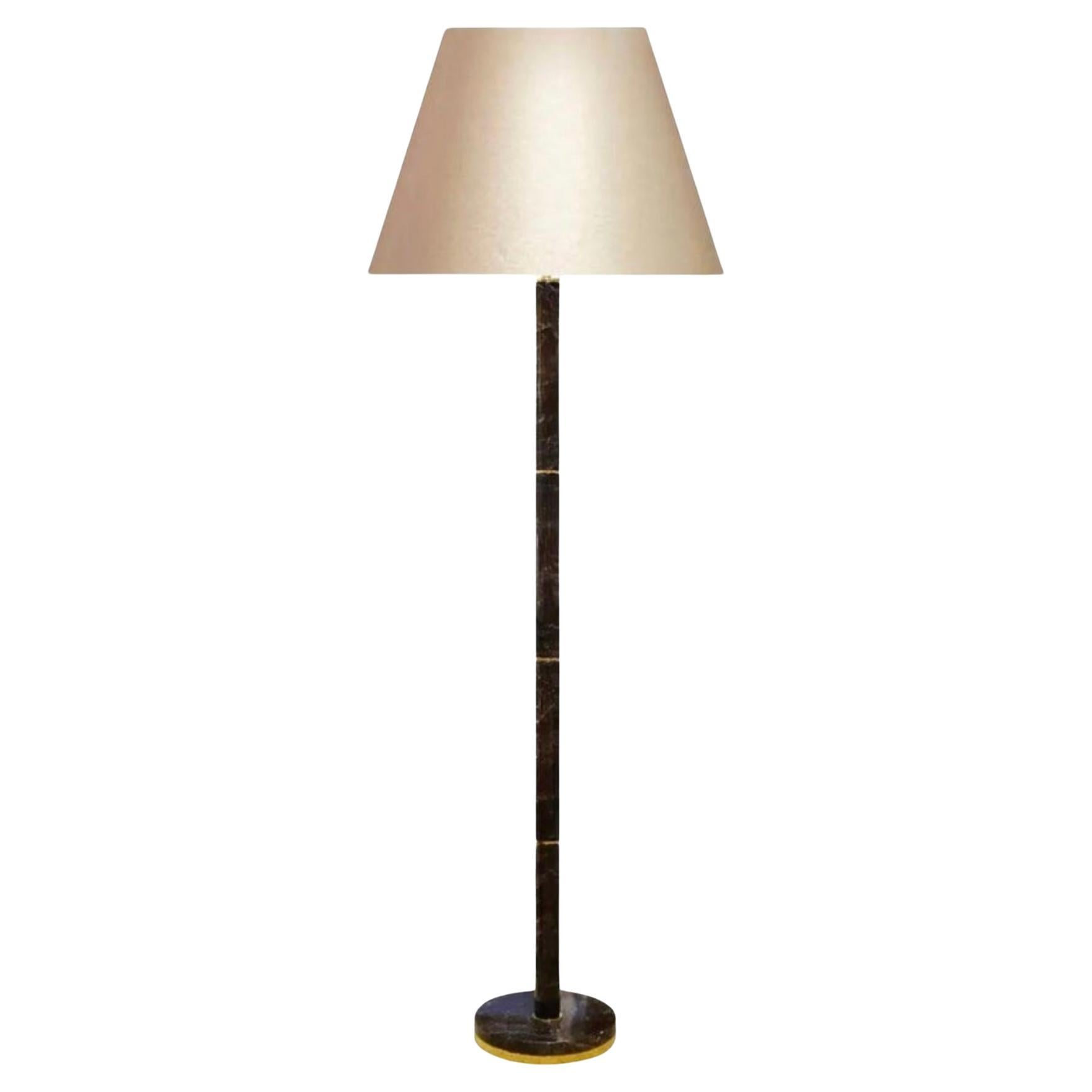 Dunkle Bergkristall-Quarz-Stehlampe von Phoenix