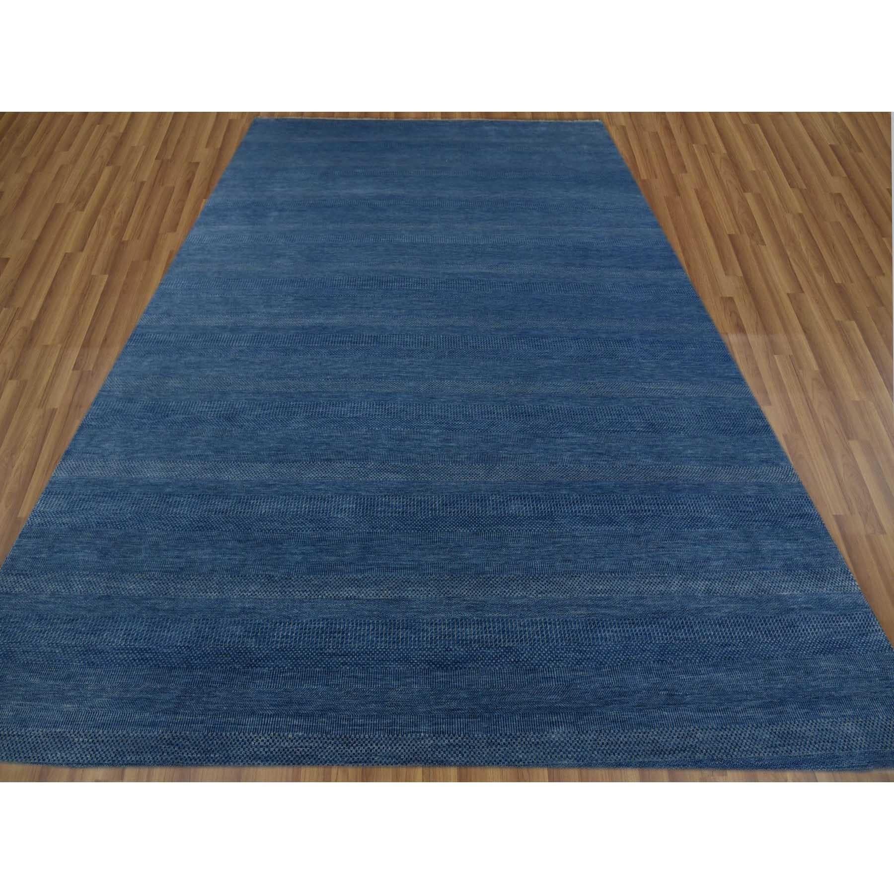 Ce fabuleux tapis noué à la main a été créé et conçu pour une résistance et une durabilité accrues. Ce tapis a été fabriqué à la main pendant des semaines selon la méthode traditionnelle qui est utilisée pour faire des
Taille exacte du tapis en