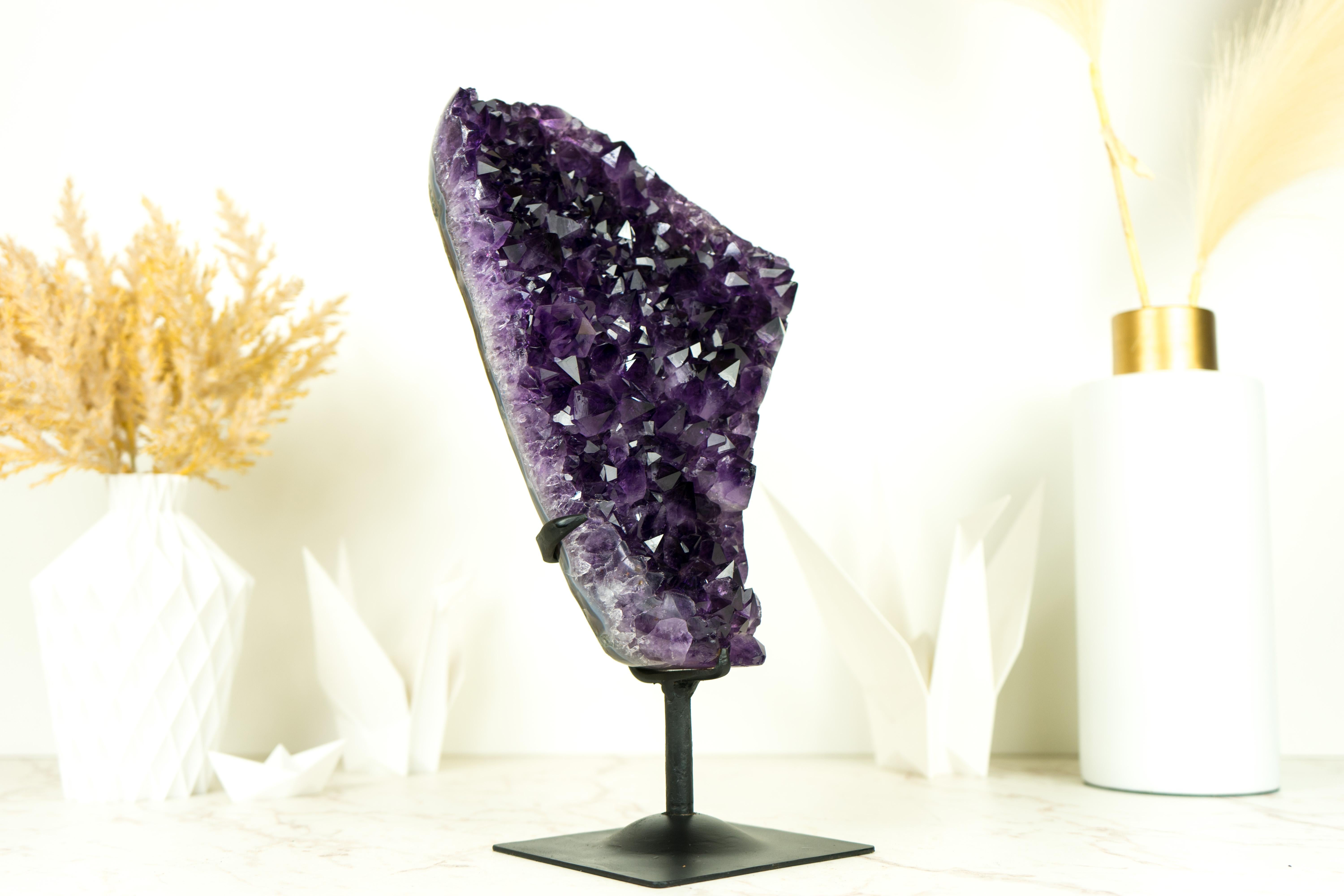 Dunkel gesättigter Amethyst-Cluster mit AAA dunklem lila Amethyst (Brasilianisch) im Angebot