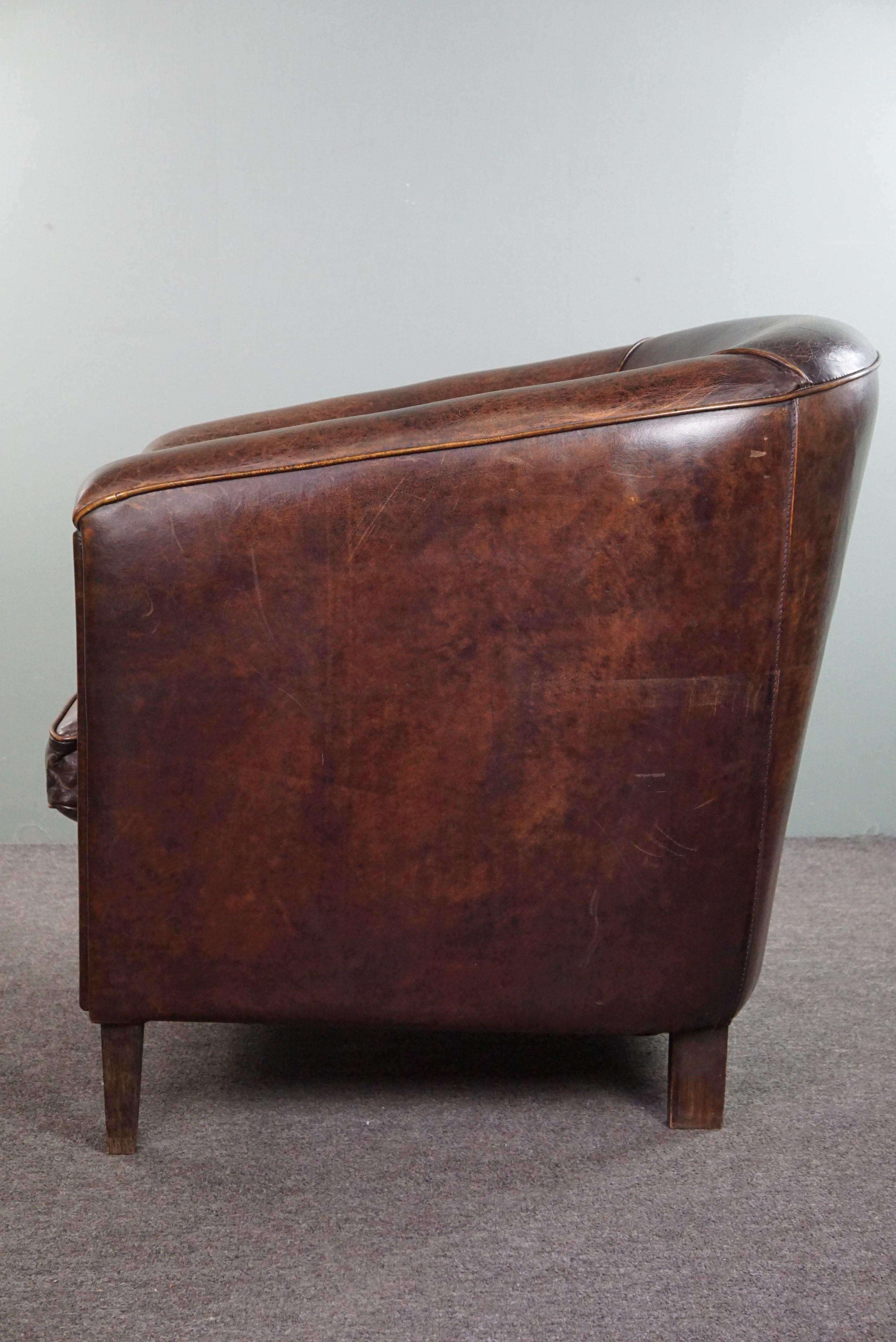 Sillón club de piel de oveja oscura, diseño elegante Cuero en venta