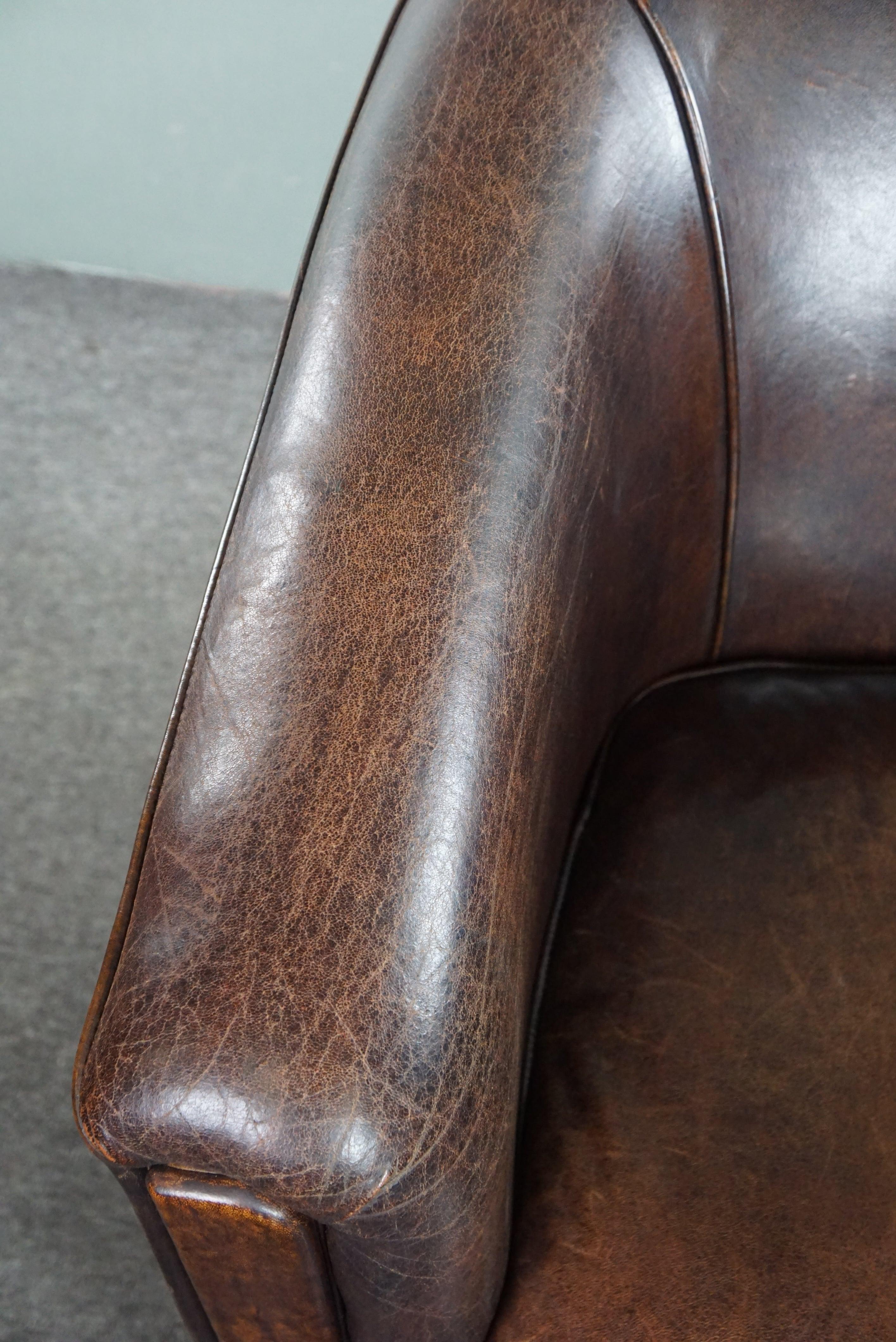 Sillón club de piel de oveja oscura, diseño elegante en venta 2