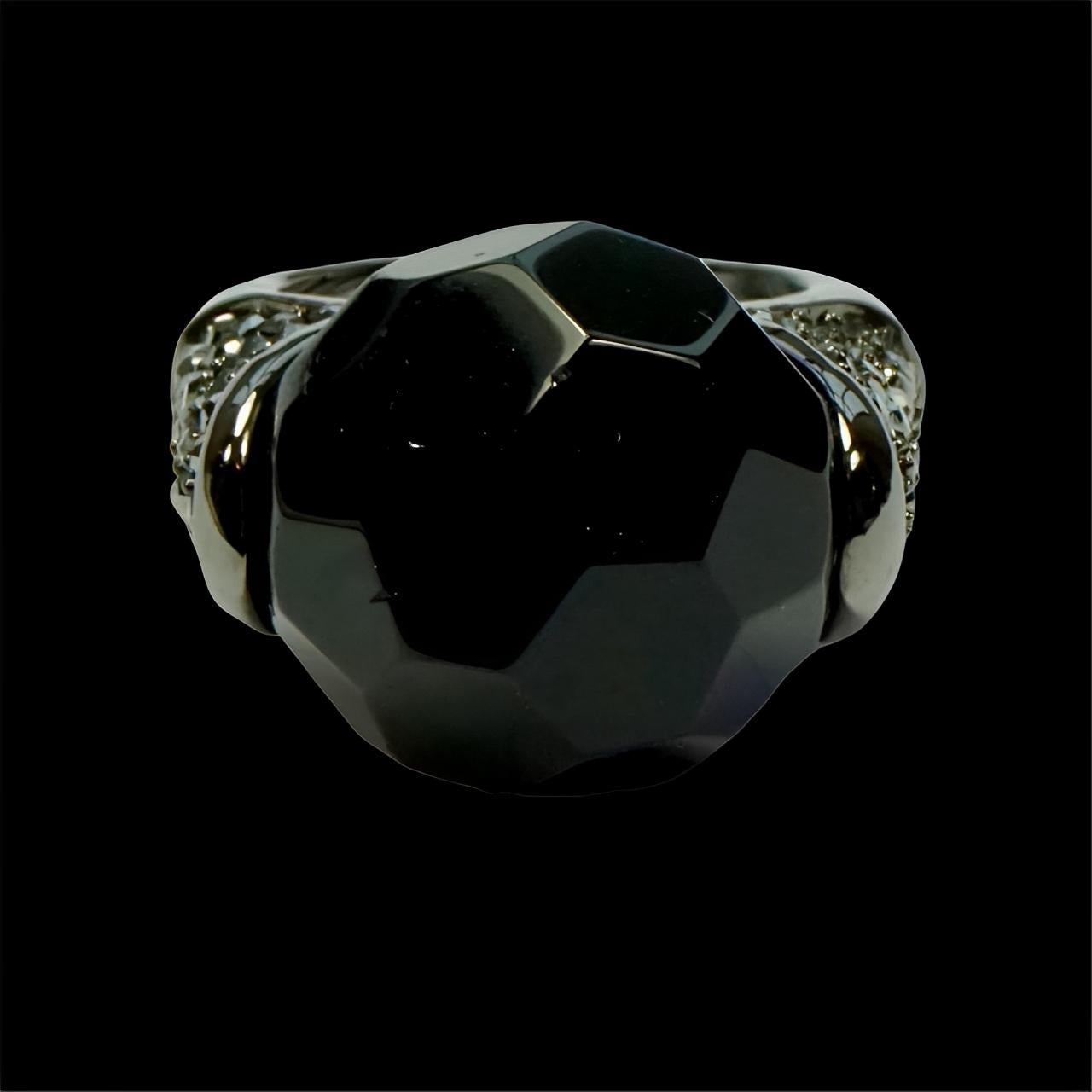 Dunkelsilberfarbener, dunkelsilberfarbener Cocktailring mit facettierter schwarzer Glaskugel und Marcasites im Angebot 1