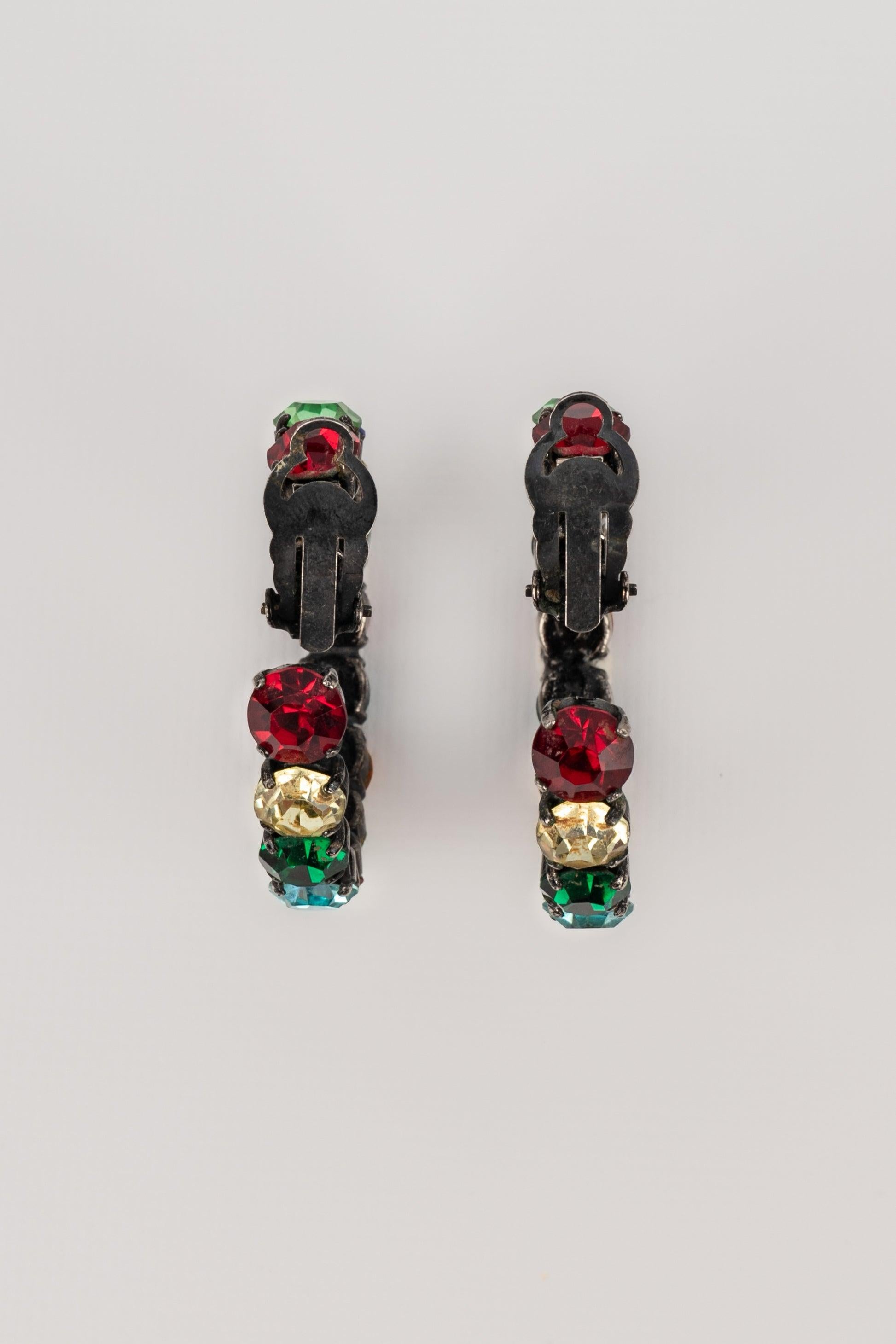 Orecchini con strass a clip in metallo argentato scuro, anni '80 in vendita 1