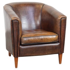 Sillón club oscuro, elegante y lujoso de piel de oveja con bonitos colores