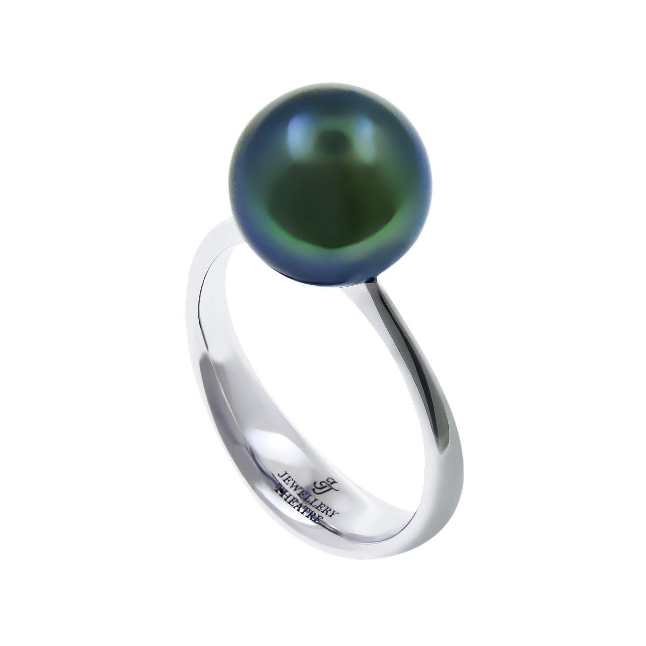 - 1 Round Diamond - 0.01 ct, G/VVS1
- 9.5-10 mm Dark Tahitian pearl
- 18K White Gold 
- Weight: 4.24 g
- Size: 16.5 mm
This elegant ring by Jewellery Theatre features a lustrous dark Tahitian Pearl with a diameter of 9.5-10 millimetres. Ring has a
