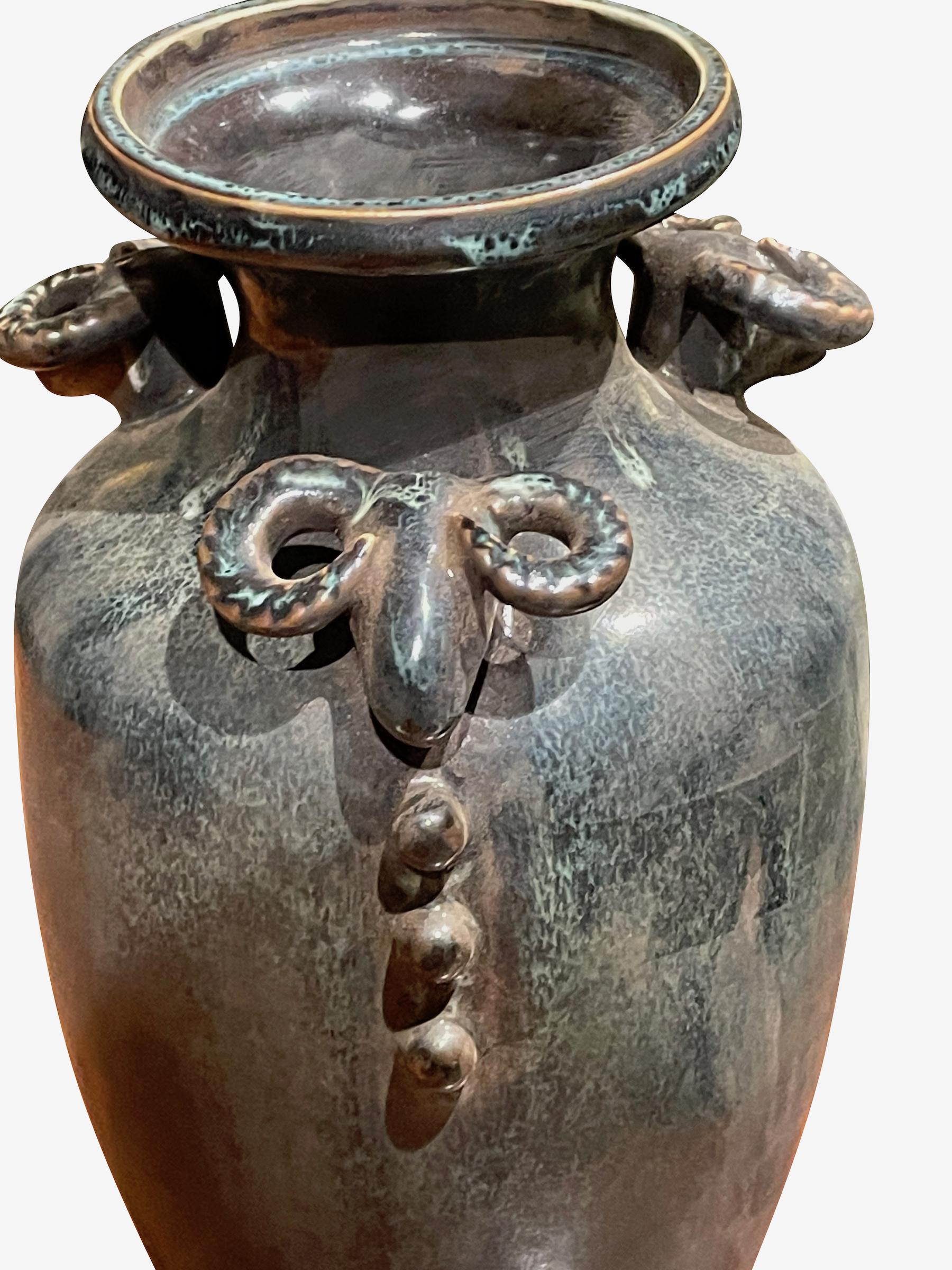 Chinois Vase à tête de bélier en bronze et turquoise foncé, Chine, Contemporain en vente