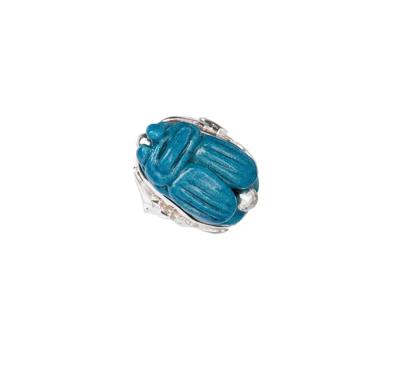 Dunkel türkisfarbener Fayence-Schaab-Ring aus Sterlingsilber mit ägyptischen Motiven (Neuägyptisch) im Angebot