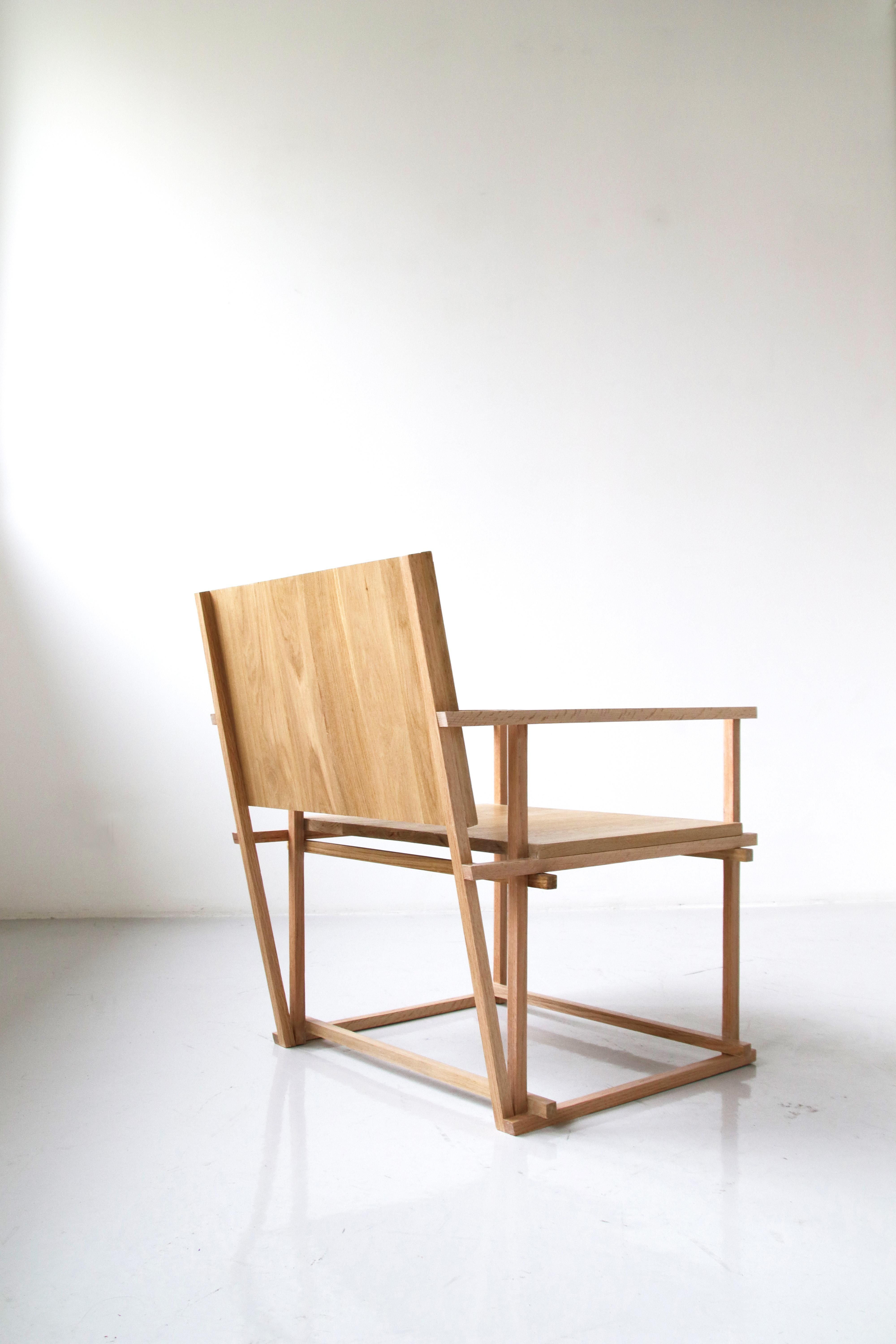 Dunkel lackierter Arles Sessel von Alice Lahana Studio im Angebot 7