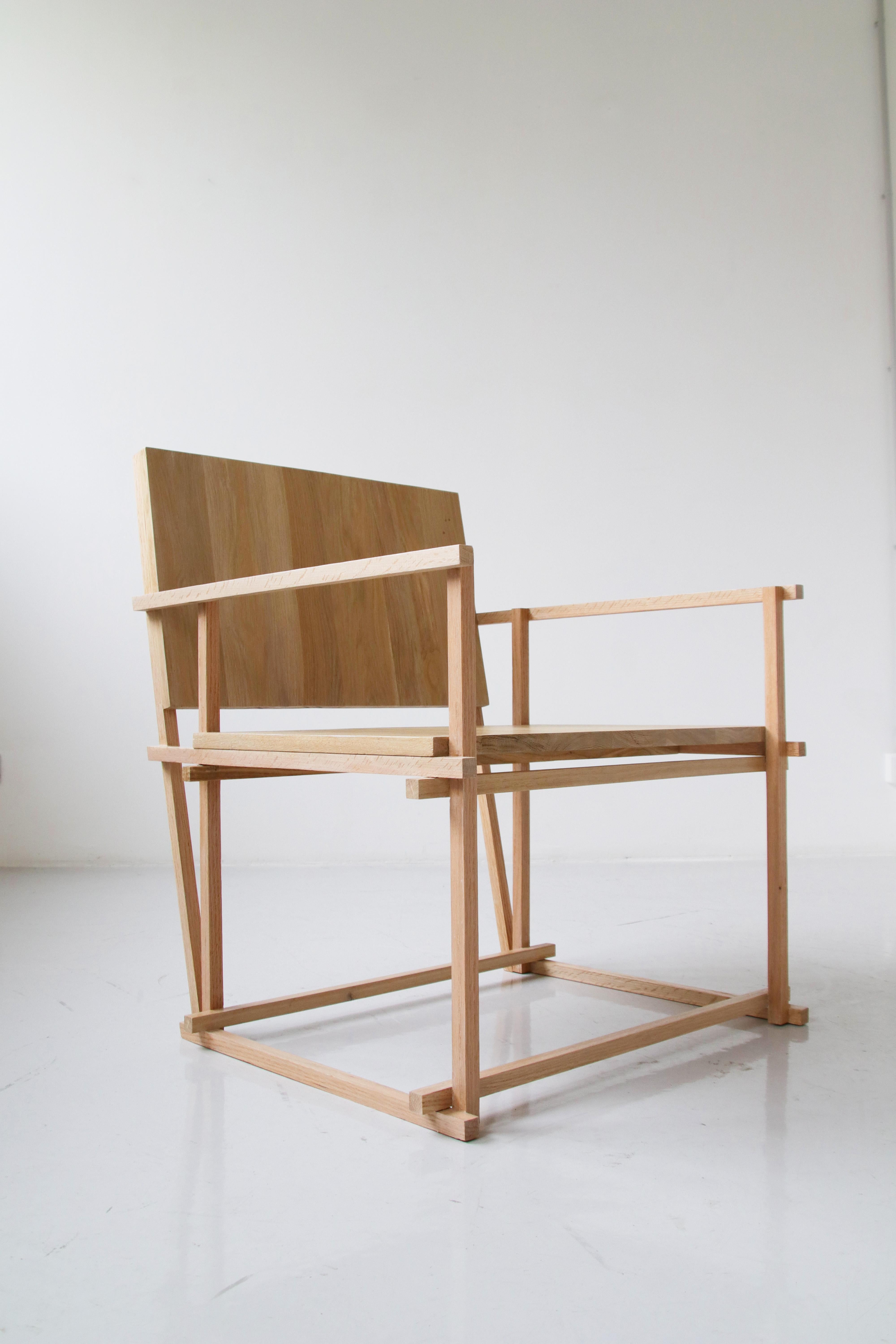 Dunkel lackierter Arles Sessel von Alice Lahana Studio im Angebot 8