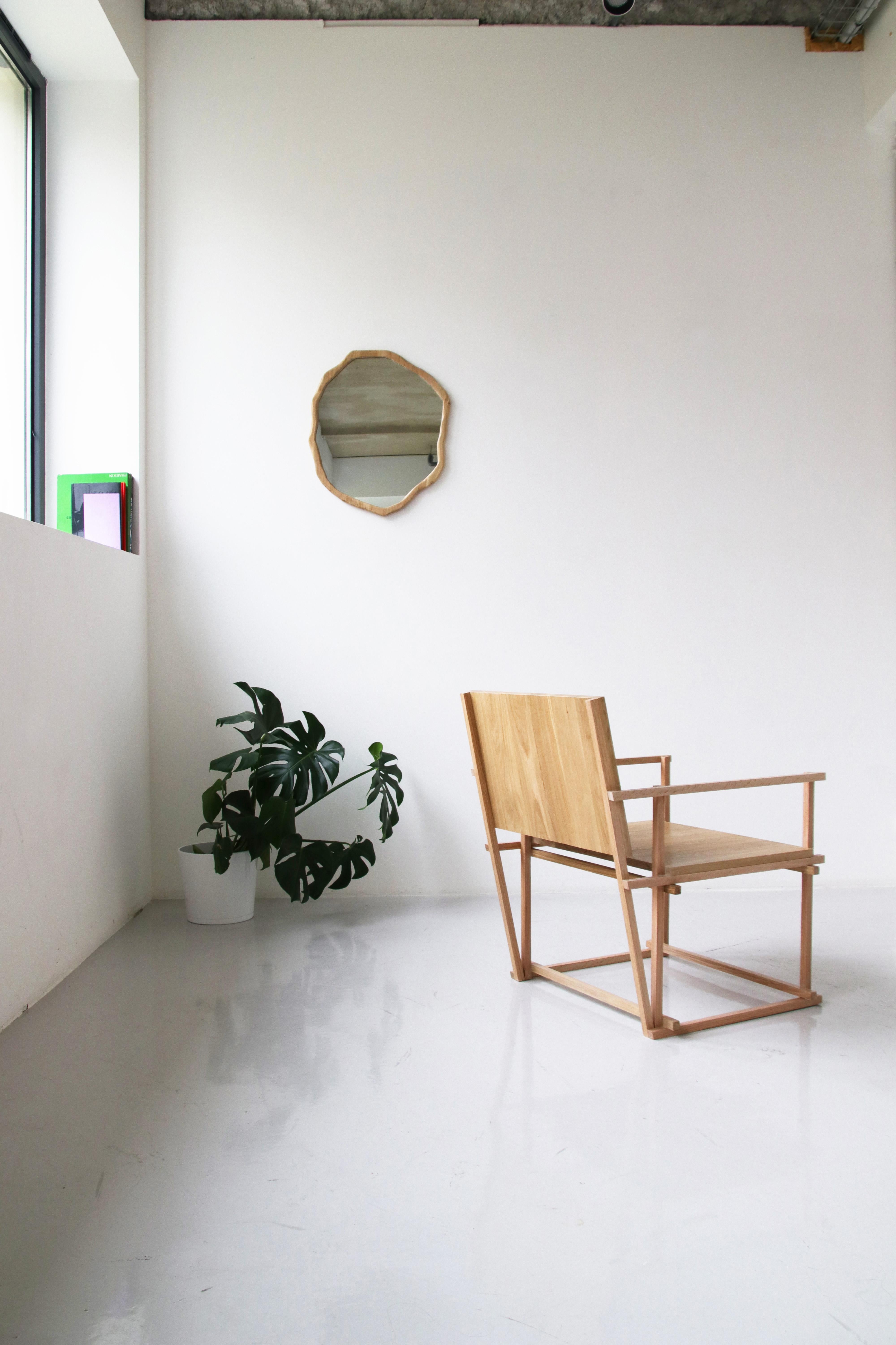 Dunkel lackierter Arles Sessel von Alice Lahana Studio im Angebot 2