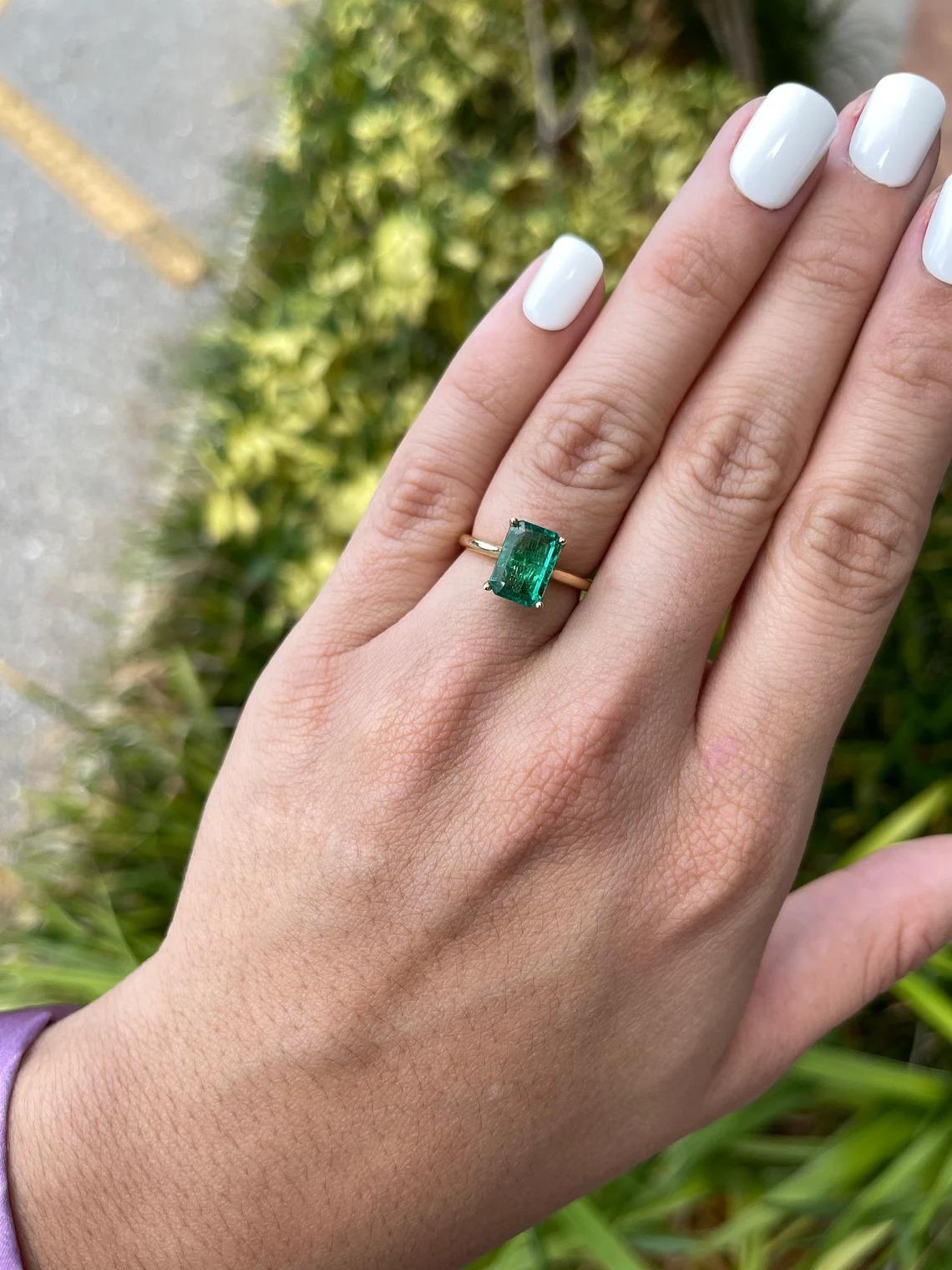 Dark Vivid Green 2.80ct 18K Natural Emerald-Emerald Cut Solitaire Modern Ring For Sale 2