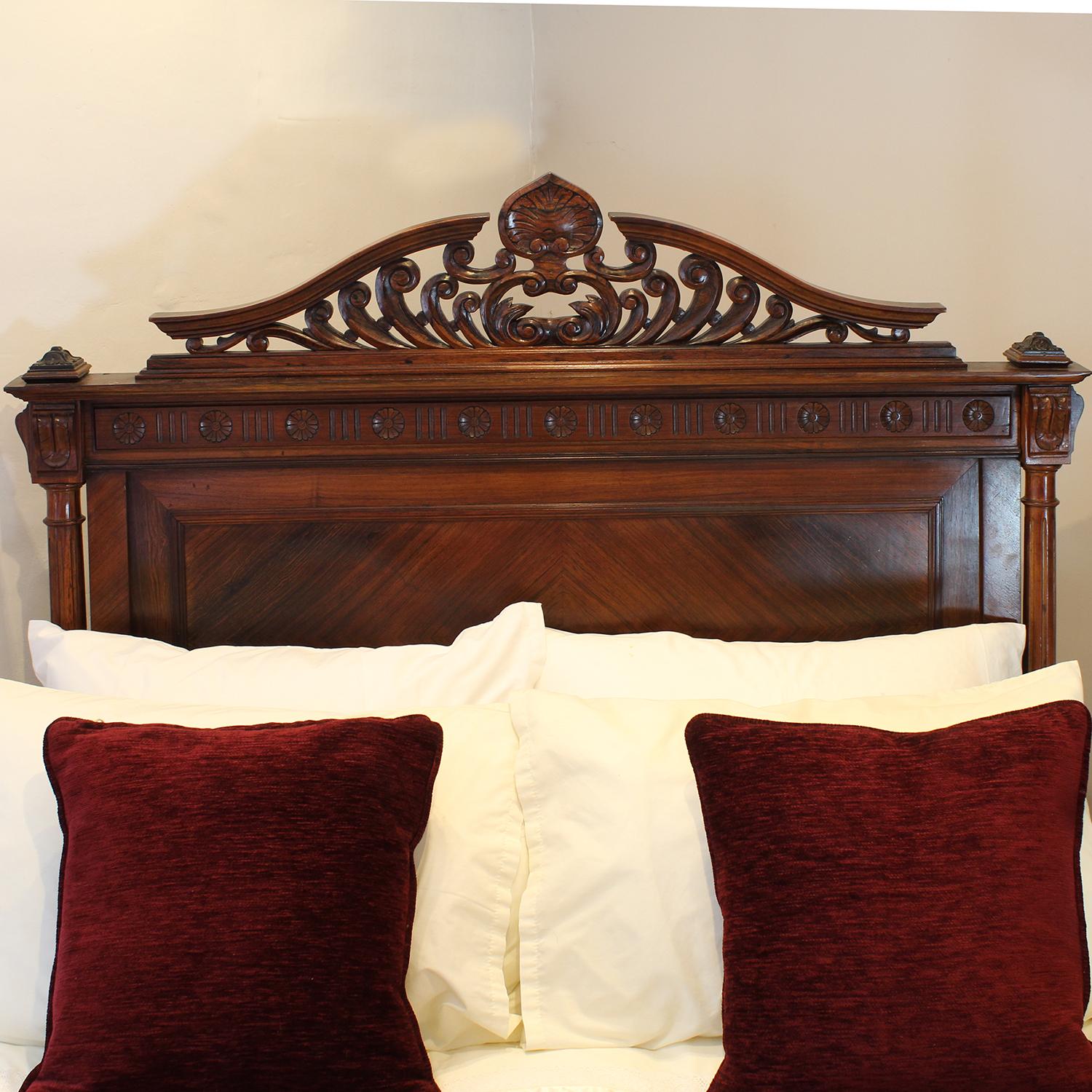 Dark Walnut Antique Bed WK171 In Good Condition In Wrexham, GB