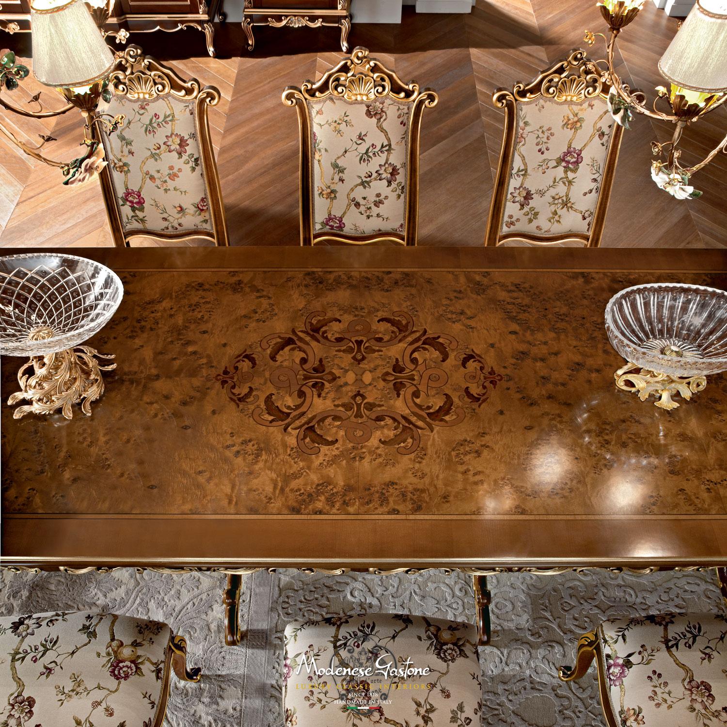 Dunkler Esszimmerstuhl aus Nussbaumholz mit Armlehnen von Modenese Gastone Interiors (Italienisch) im Angebot