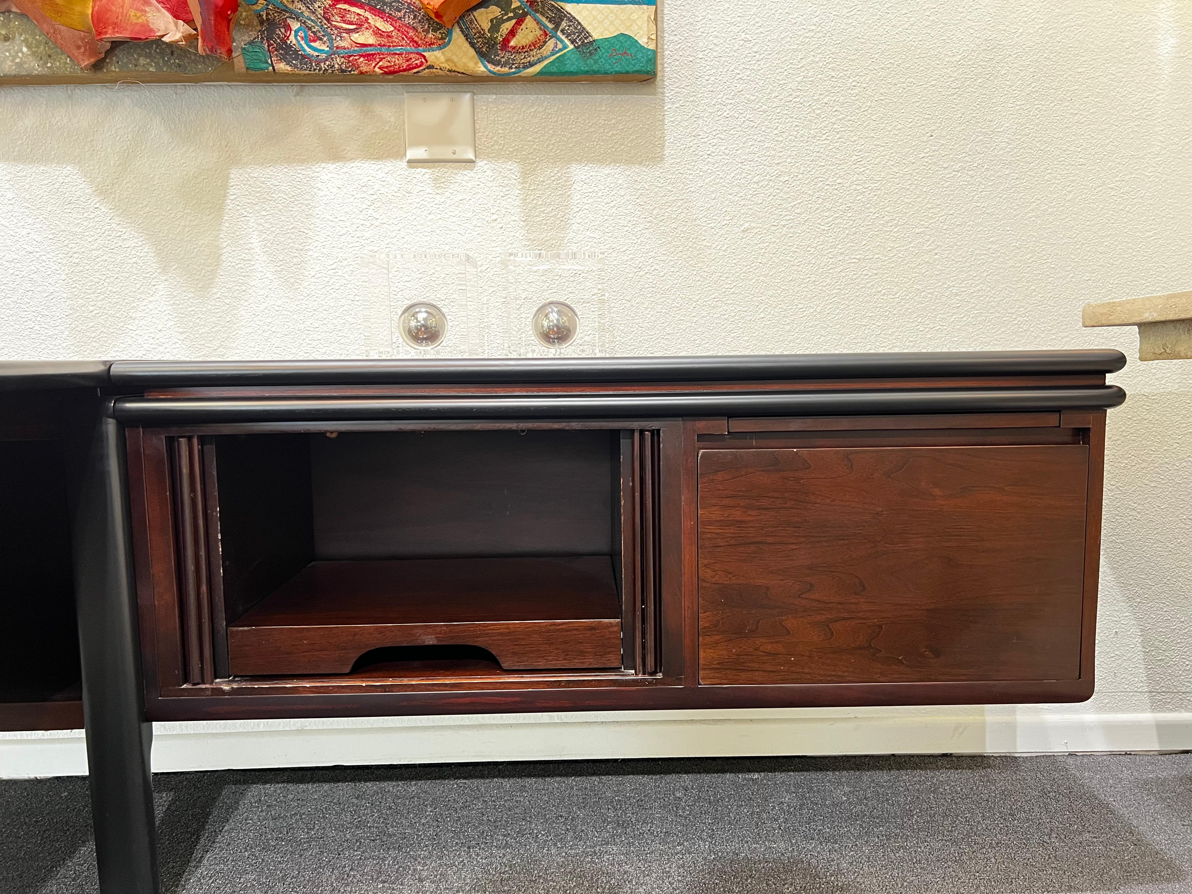 Dark Walnut Executive Desk by Monteverdi Young  In Good Condition For Sale In Palm Springs, CA