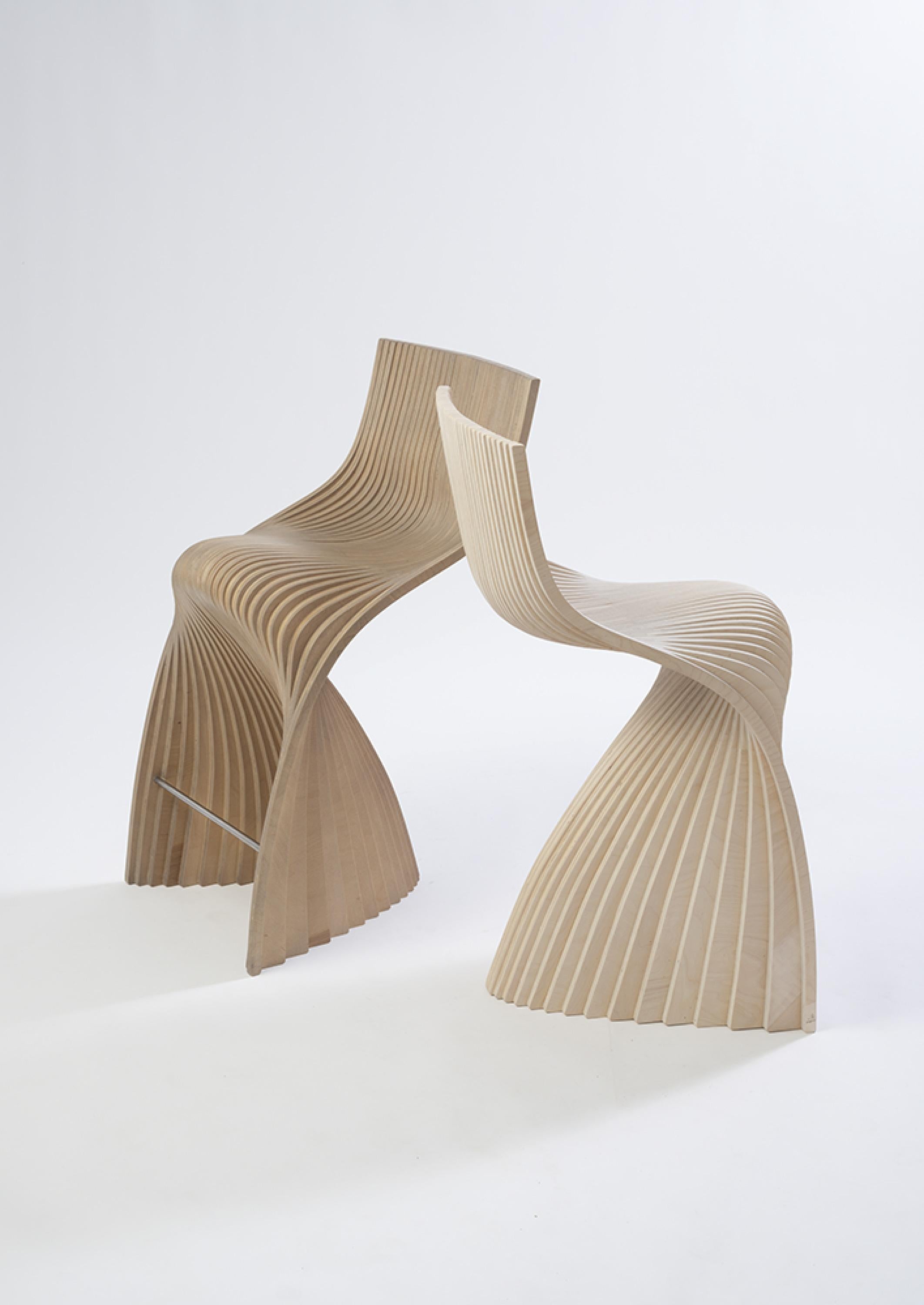 Tabouret Lina en noyer foncé de Piegatto, un tabouret sculptural Neuf - En vente à Guatemala, GU