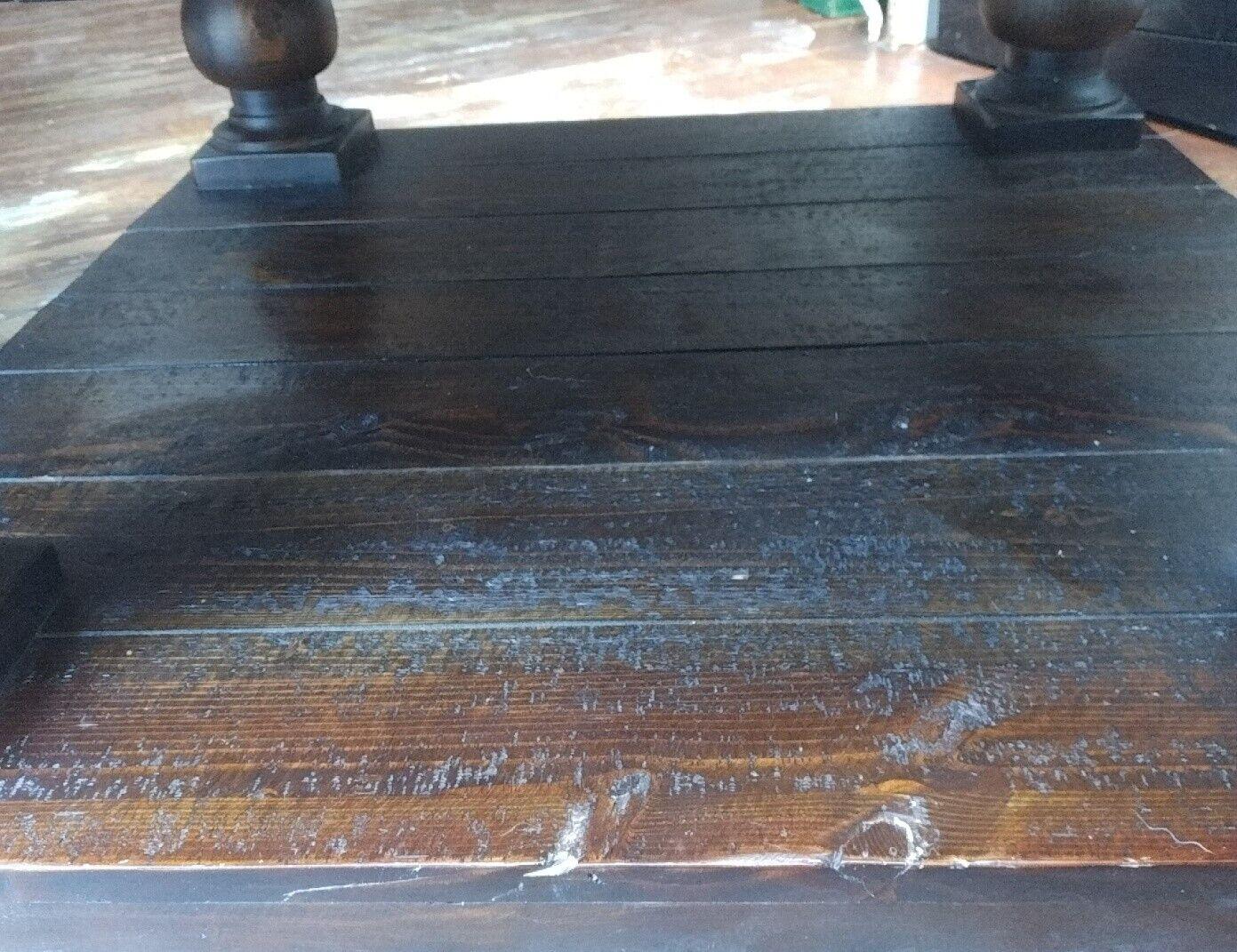 Dunkel Nussbaum Holz Finish Balustrade Couchtisch Schöne klobige Beine im Angebot 3