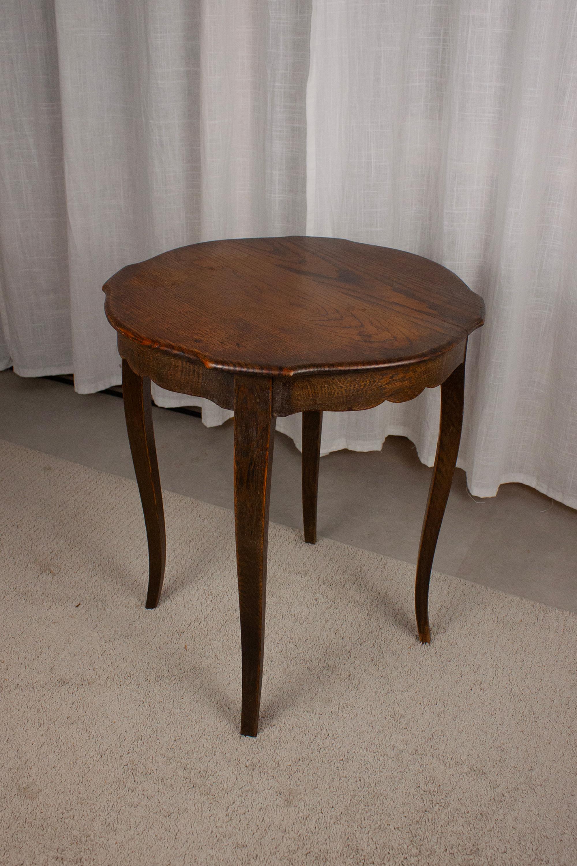 Provincial français Table d'appoint néo-française en Wood Wood du début du 20e siècle en vente