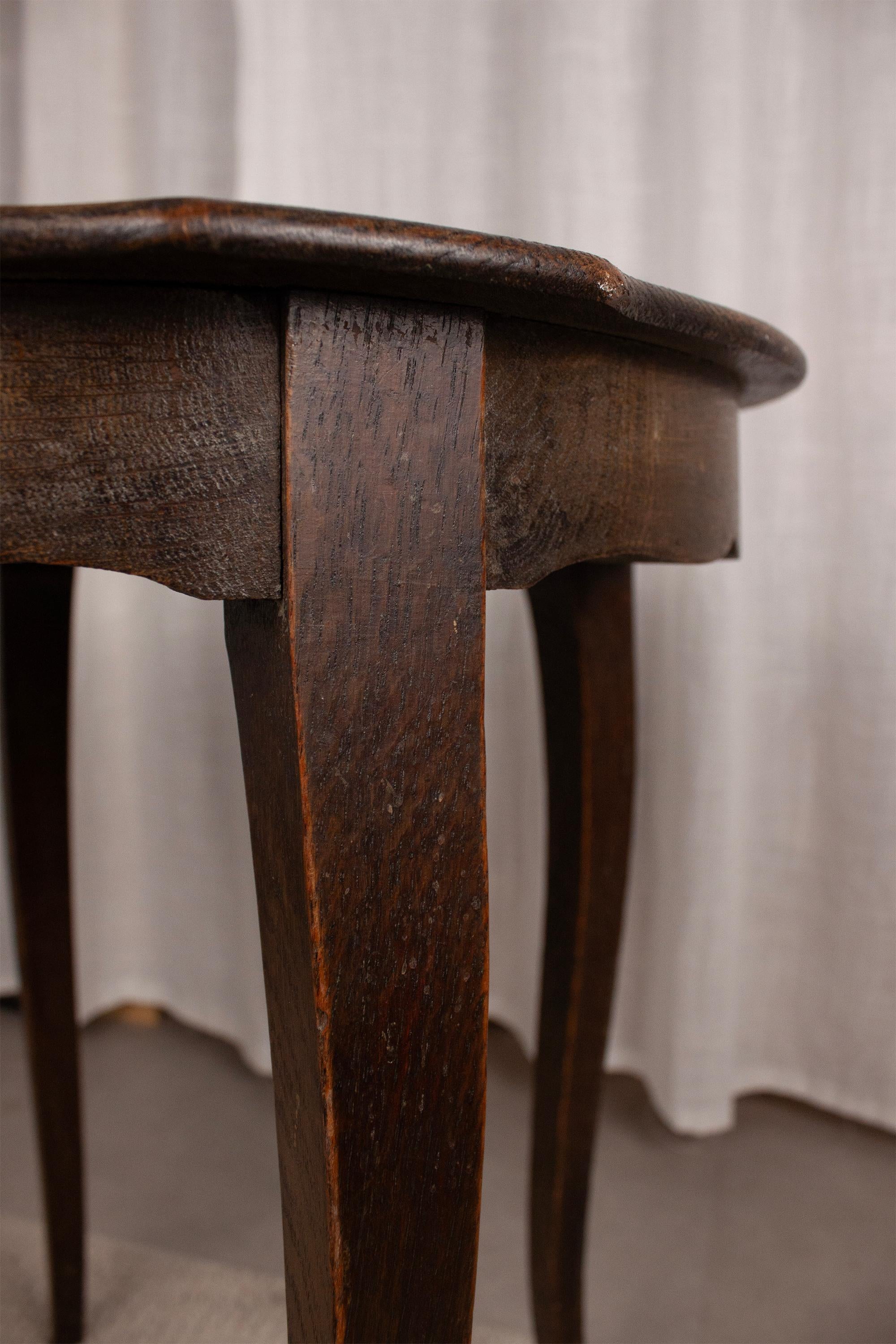 20ième siècle Table d'appoint néo-française en Wood Wood du début du 20e siècle en vente